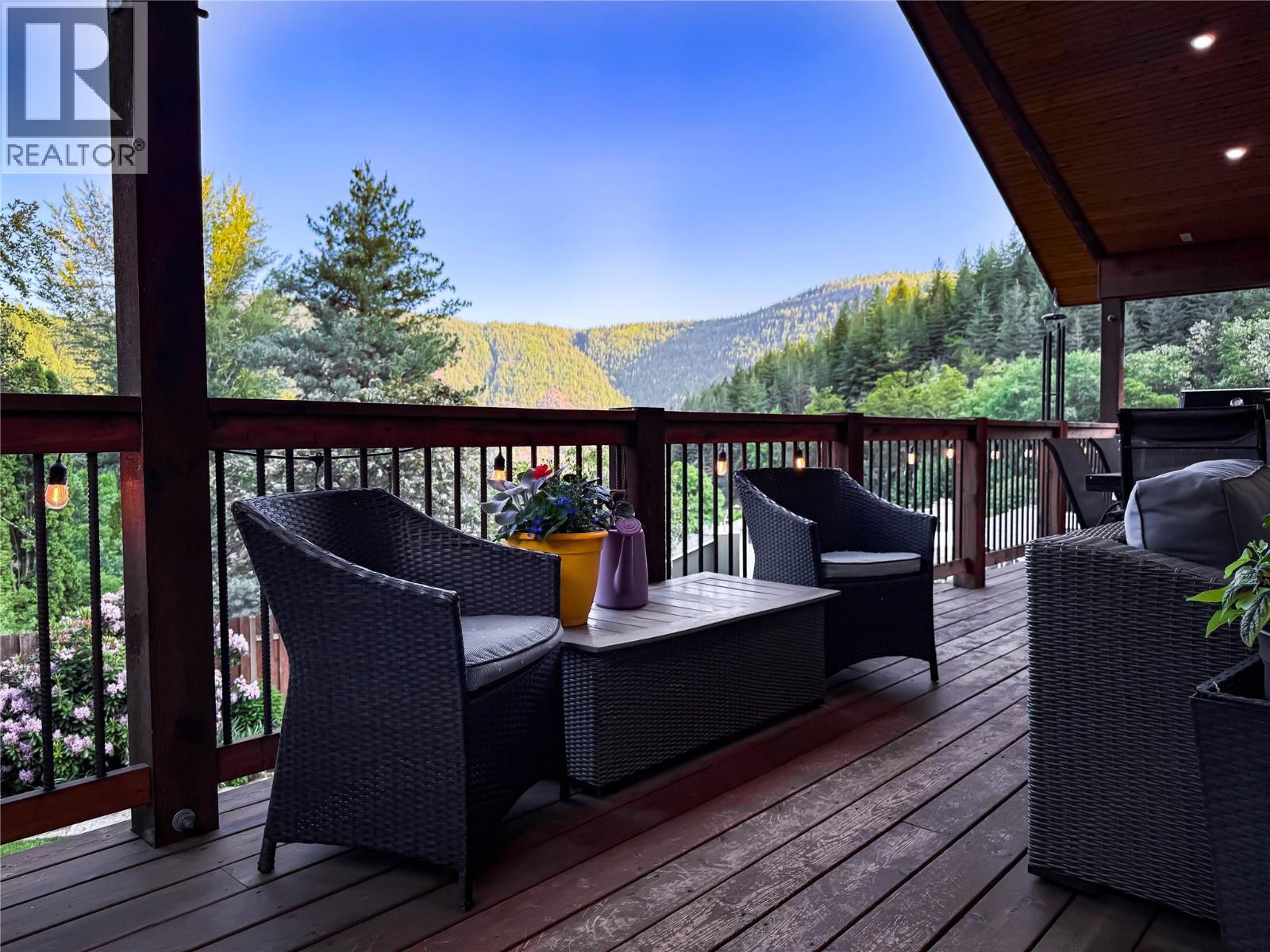 2300 Mcbride Street, Trail, British Columbia  V1R 4N8 - Photo 46 - 10389081