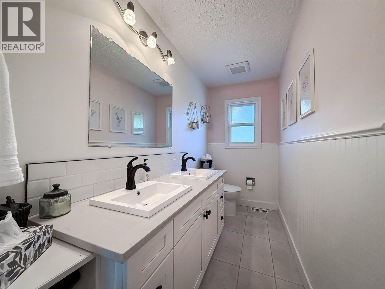 2300 Mcbride Street, Trail, British Columbia  V1R 4N8 - Photo 25 - 10389081