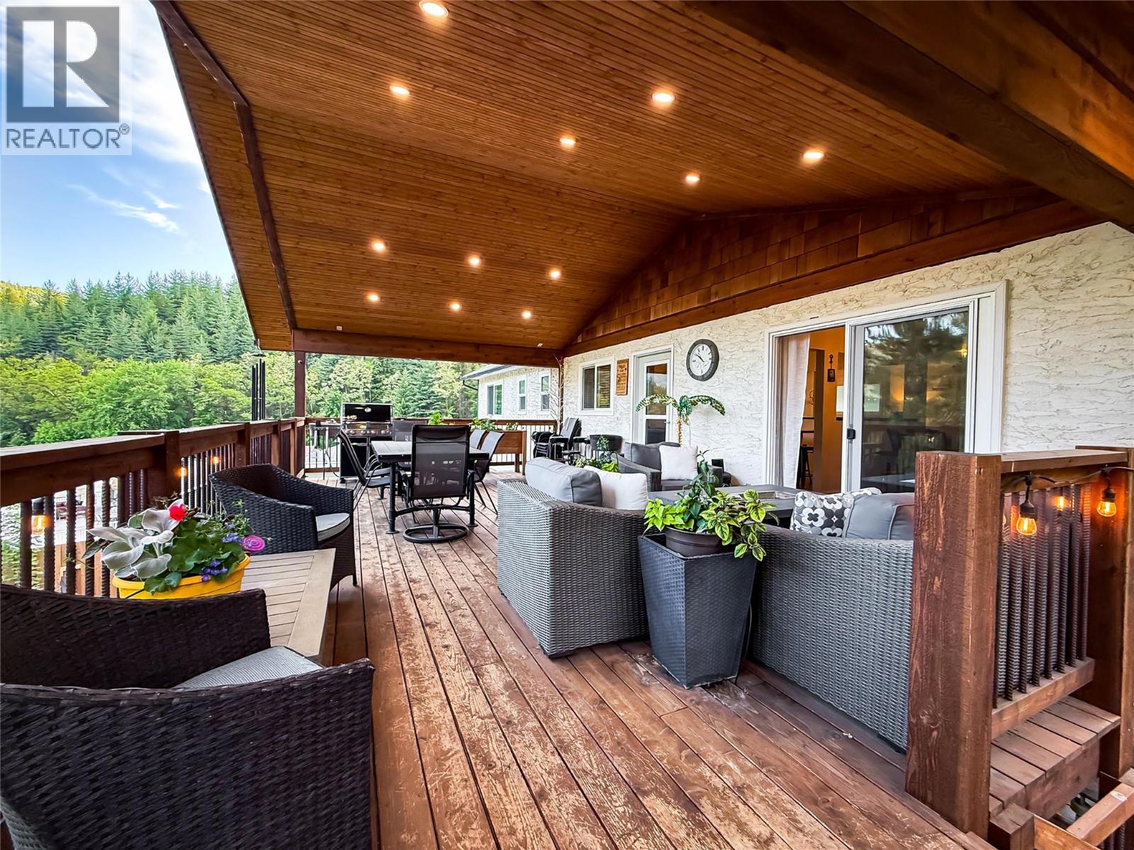 2300 Mcbride Street, Trail, British Columbia  V1R 4N8 - Photo 48 - 10389081