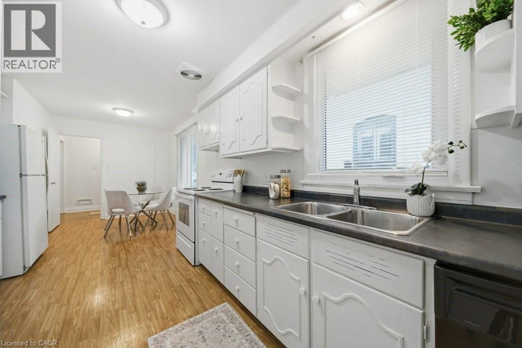 37 Central Street, Waterloo, Ontario  N2L 3A7 - Photo 15 - 40833865