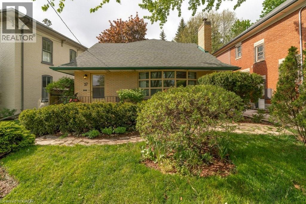 37 Central Street, Waterloo, Ontario  N2L 3A7 - Photo 2 - 40833865