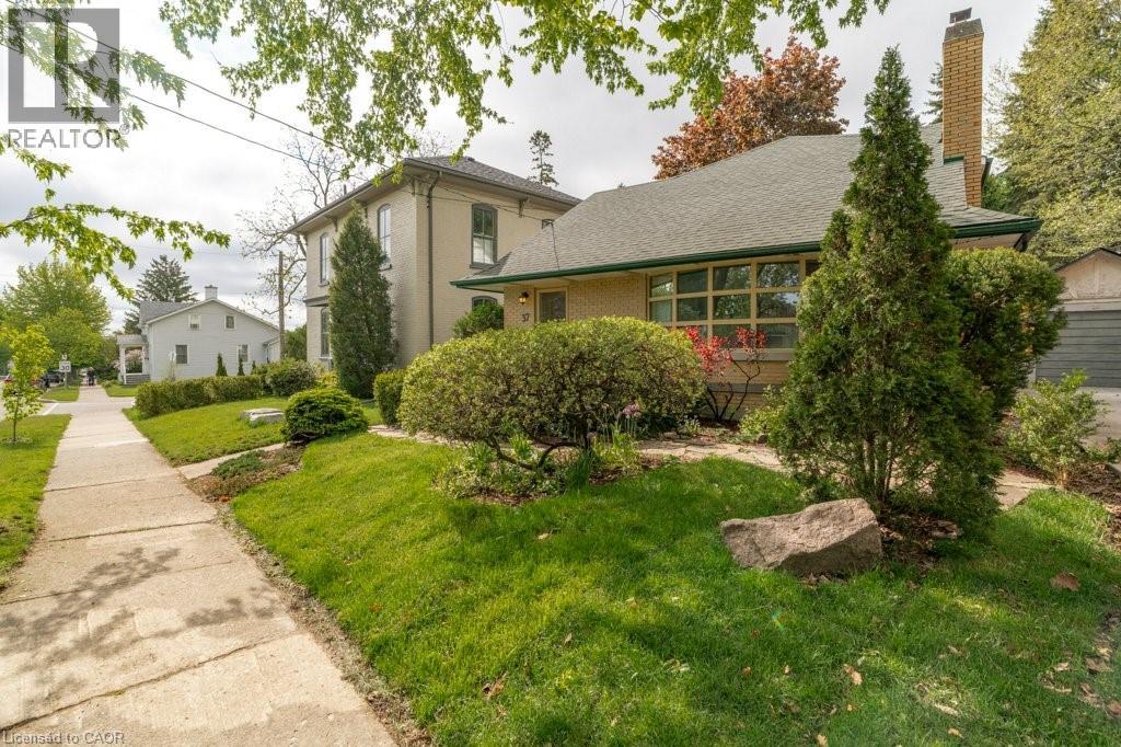 37 Central Street, Waterloo, Ontario  N2L 3A7 - Photo 3 - 40833865