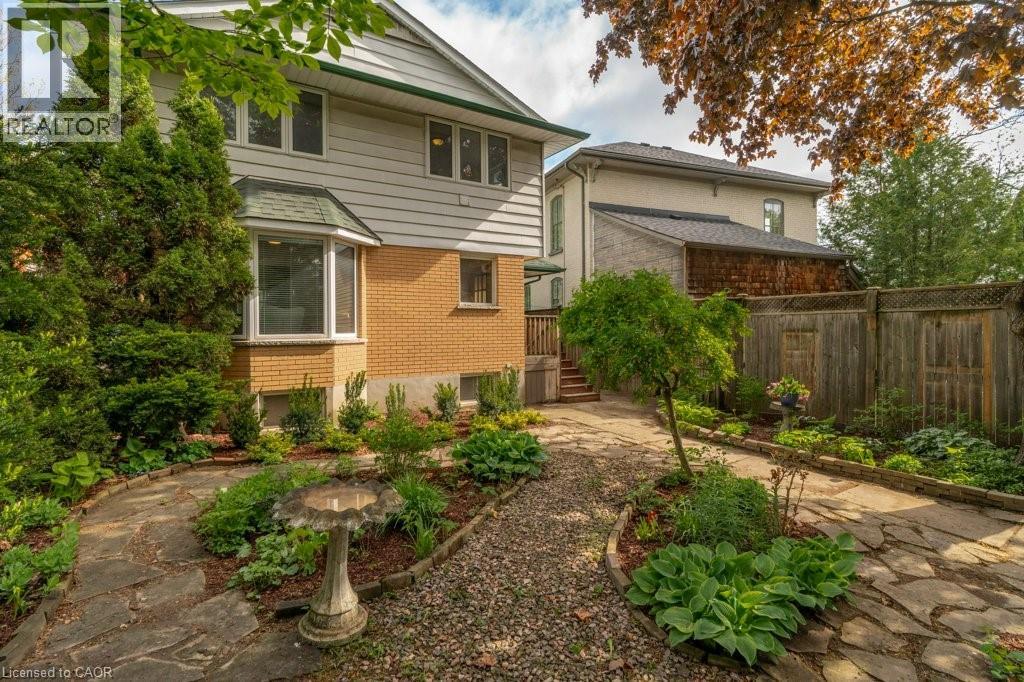 37 Central Street, Waterloo, Ontario  N2L 3A7 - Photo 4 - 40833865