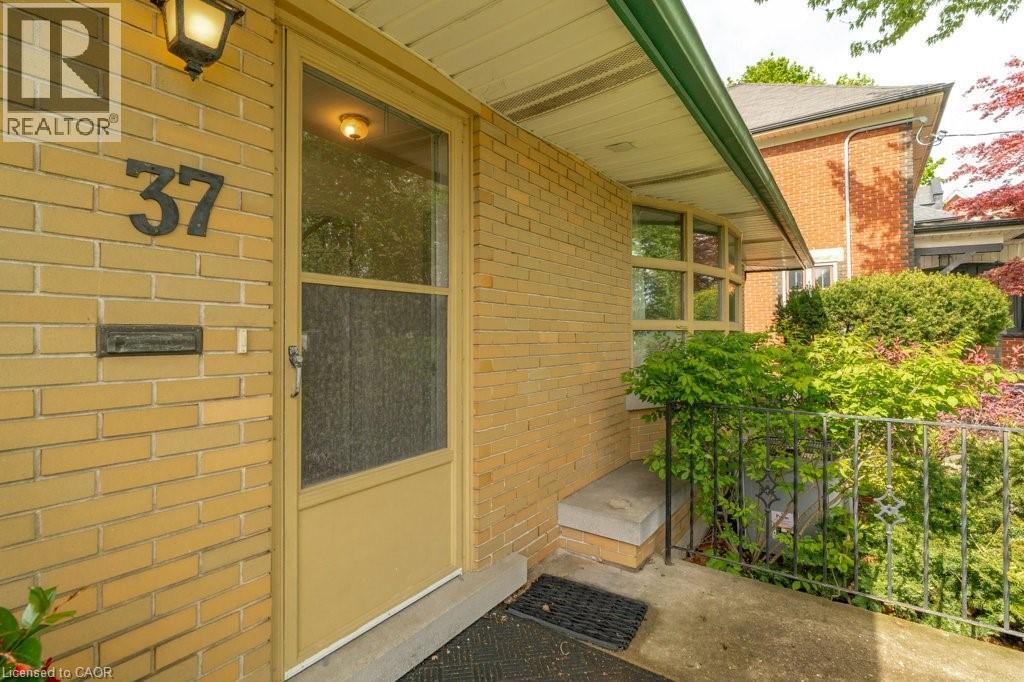 37 Central Street, Waterloo, Ontario  N2L 3A7 - Photo 7 - 40833865