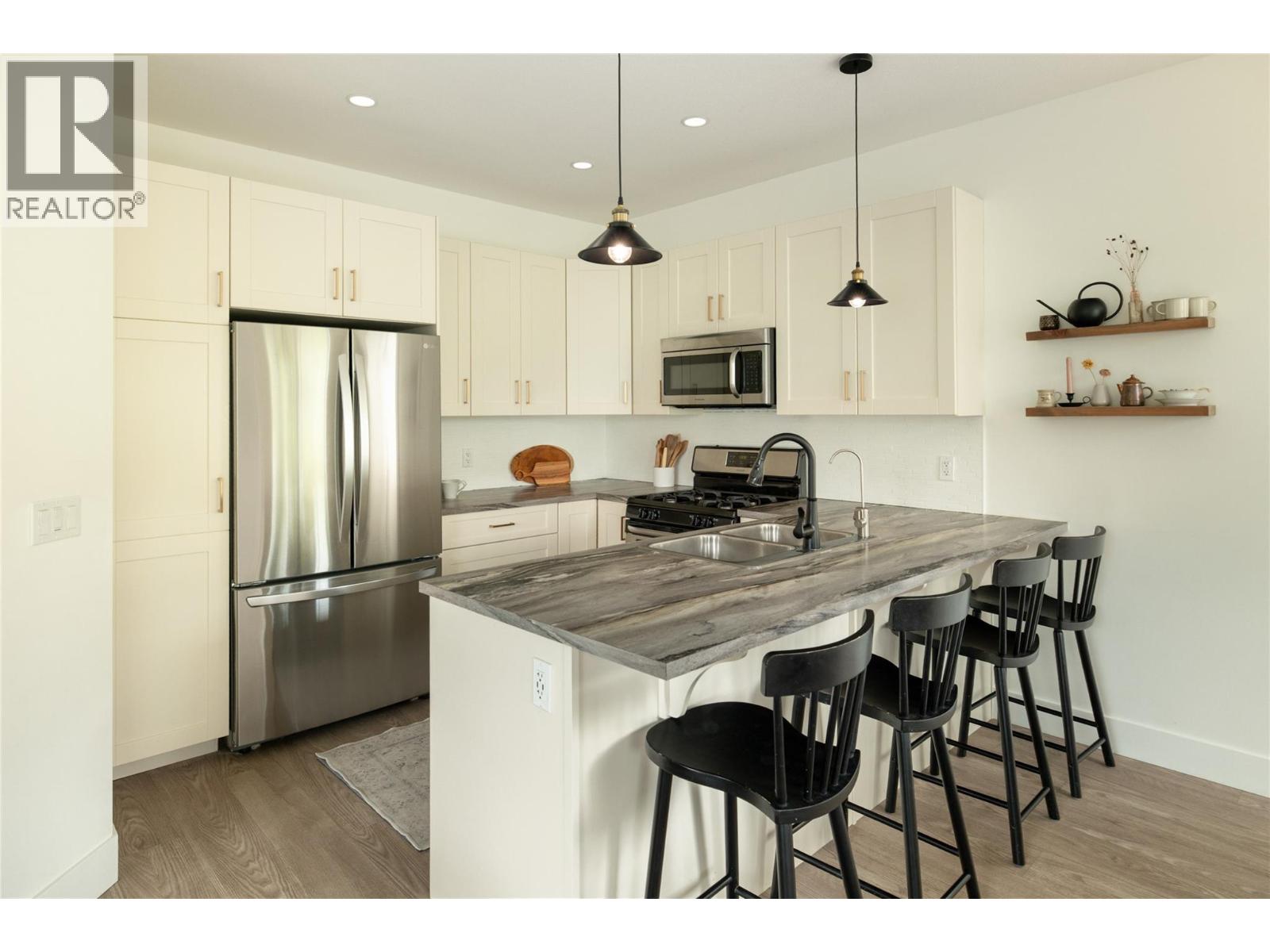 1209 Bergamot Avenue, Kelowna, British Columbia  V1W 5K5 - Photo 3 - 10388989