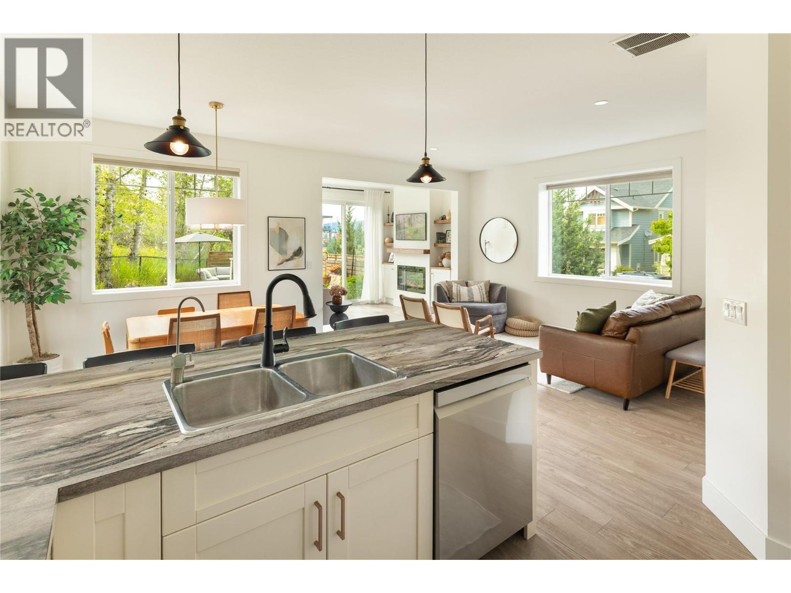 1209 Bergamot Avenue, Kelowna, British Columbia  V1W 5K5 - Photo 2 - 10388989