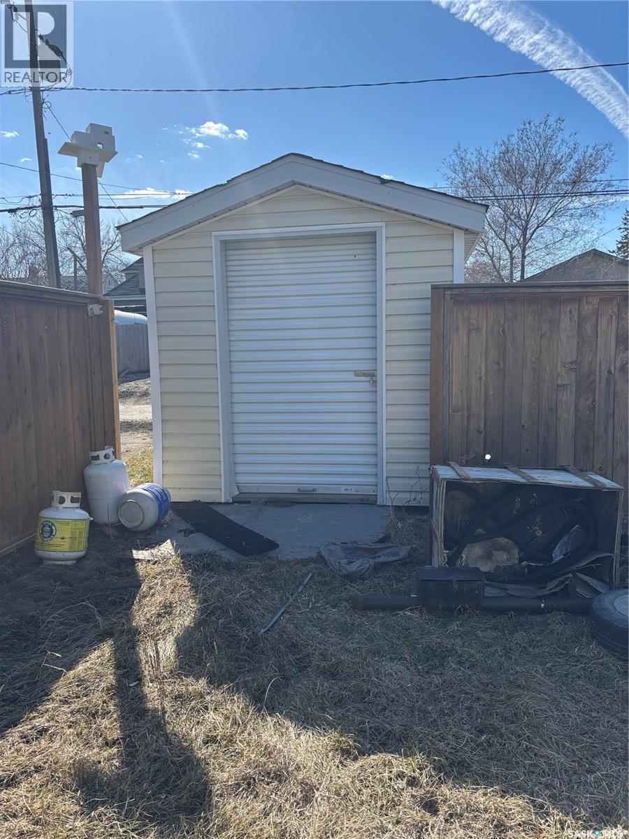 934 Atkinson Street, Regina, Saskatchewan  S4S 6B4 - Photo 4 - SK037427