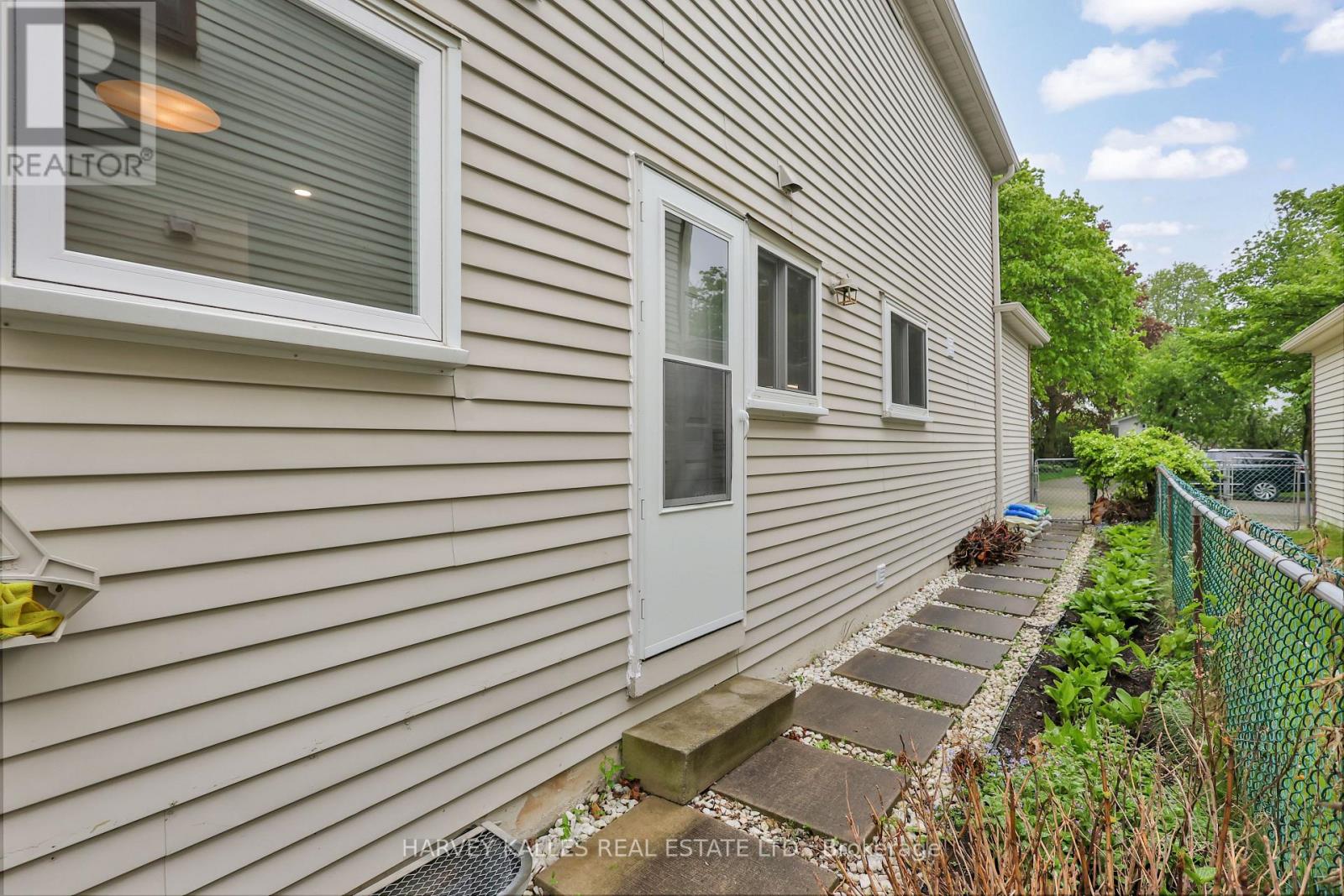 41 Donnamora Crescent, Markham, Ontario  L3T 4K6 - Photo 35 - N13210458