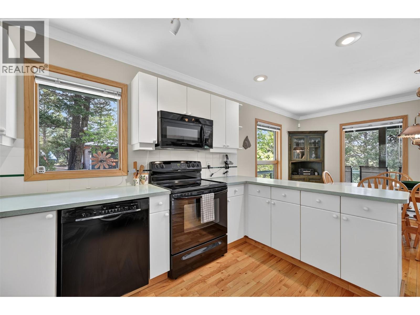 1067 Timberhill Place, Windermere, British Columbia  V0A 1K3 - Photo 16 - 10389083