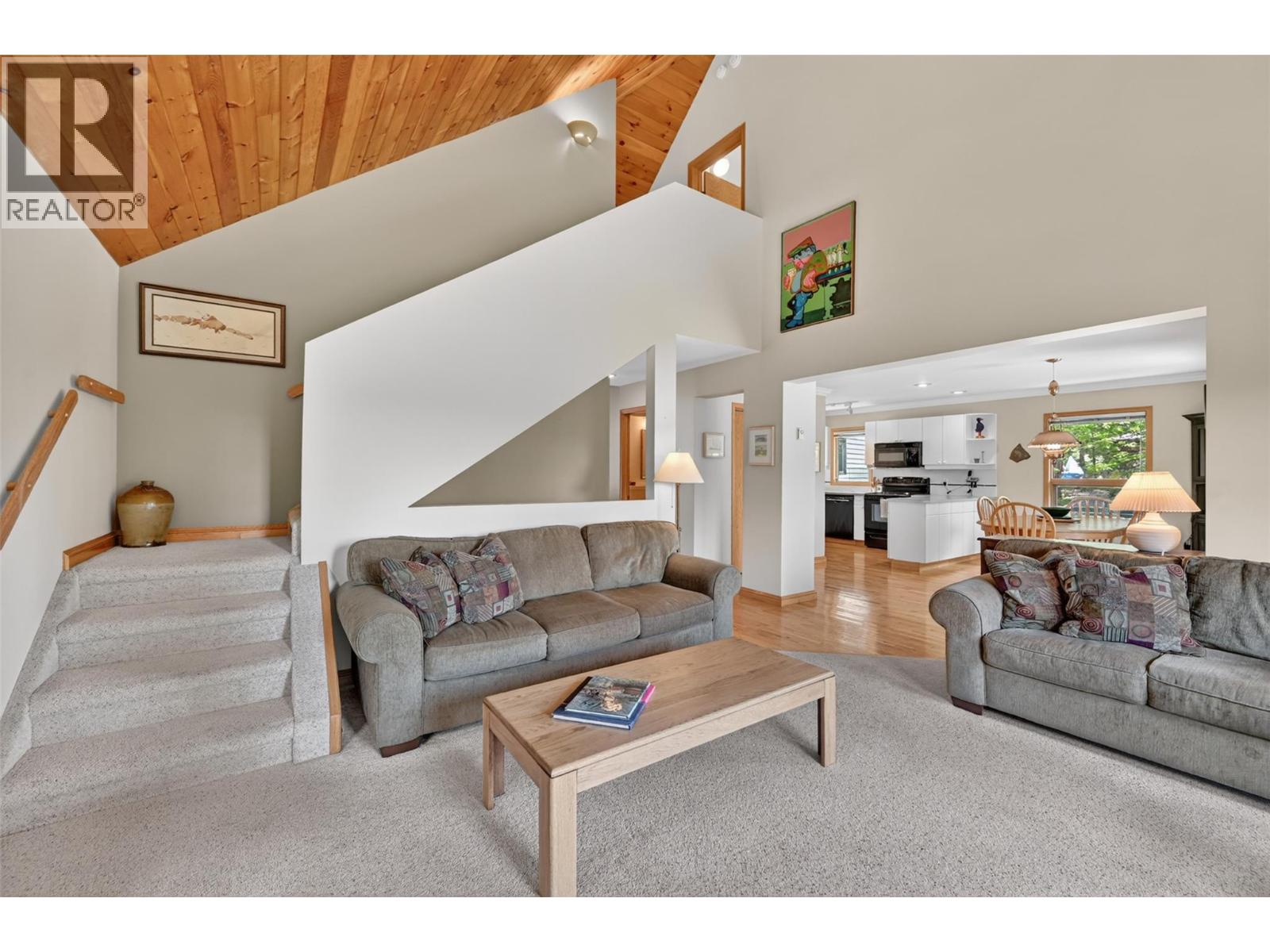 1067 Timberhill Place, Windermere, British Columbia  V0A 1K3 - Photo 6 - 10389083