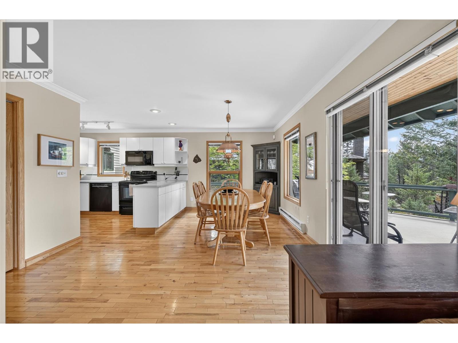 1067 Timberhill Place, Windermere, British Columbia  V0A 1K3 - Photo 7 - 10389083