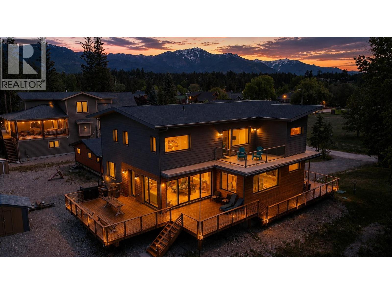 4615 Rowan Street, Windermere, British Columbia  V0B 2L2 - Photo 3 - 10388945