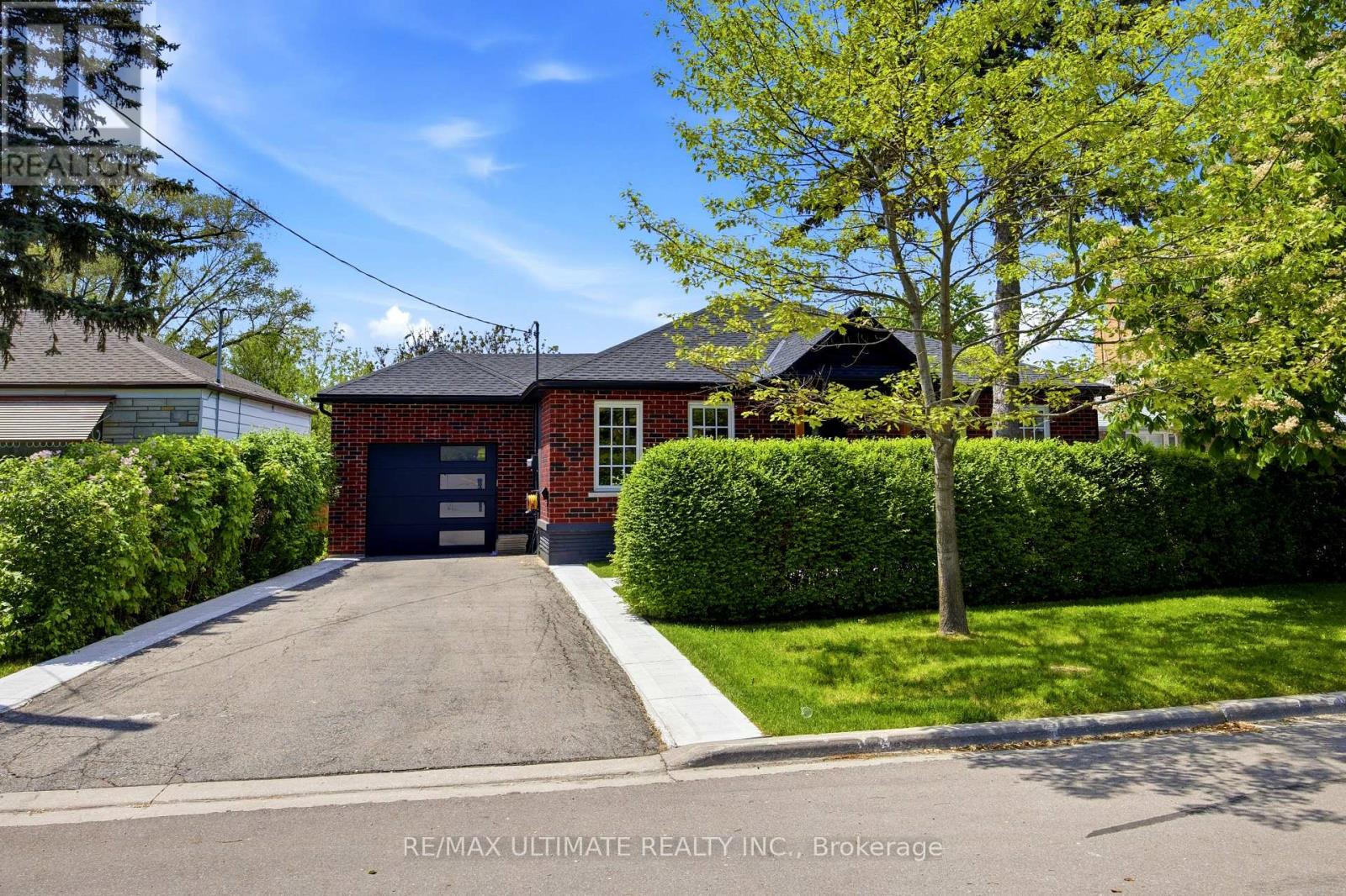 10 Dana Avenue, Toronto, Ontario  M3M 1K5 - Photo 2 - W13210038