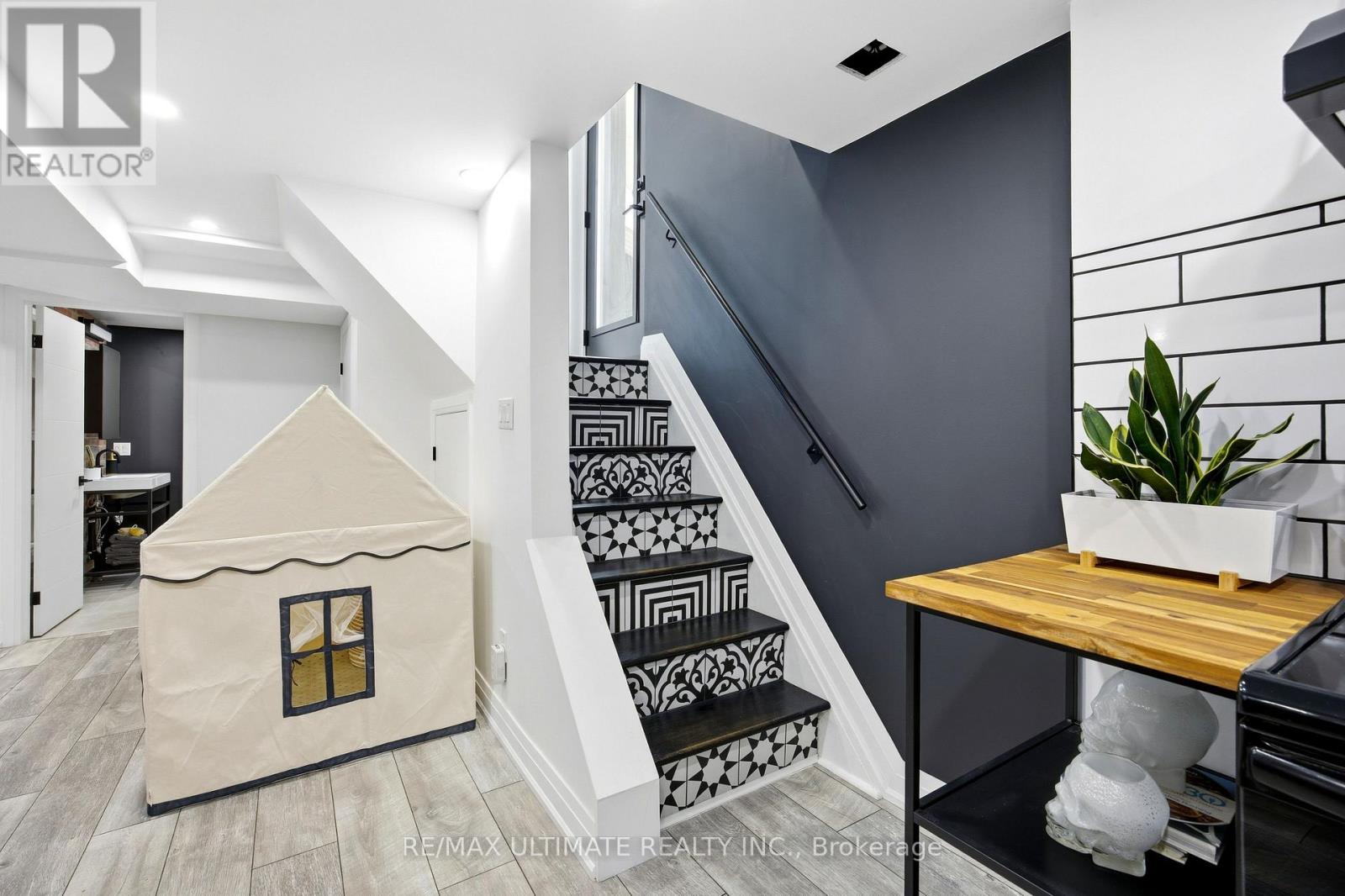 10 Dana Avenue, Toronto, Ontario  M3M 1K5 - Photo 24 - W13210038