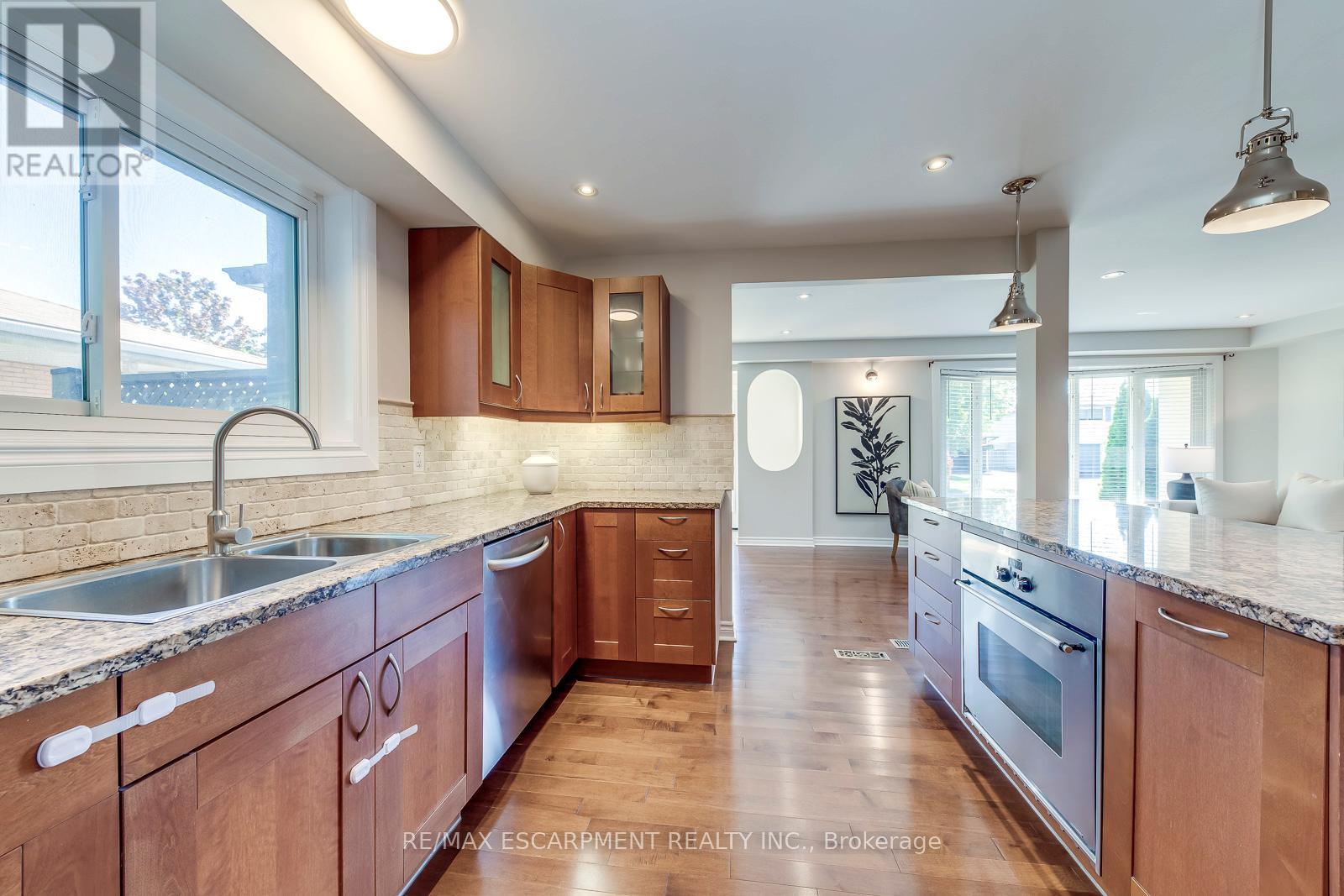 5281 Cindy Lane, Burlington, Ontario  L7L 3Y4 - Photo 15 - W13210446