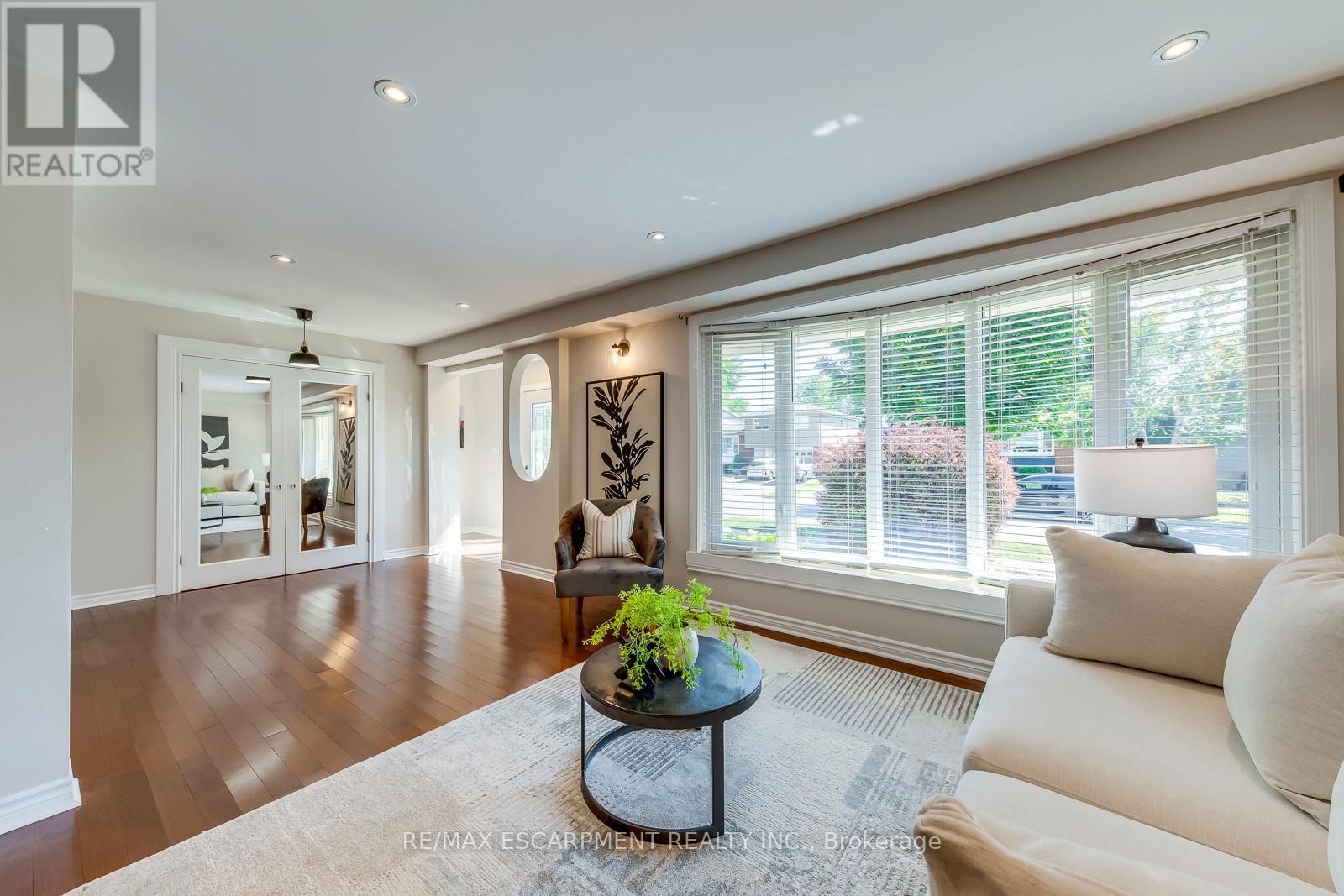 5281 Cindy Lane, Burlington, Ontario  L7L 3Y4 - Photo 8 - W13210446
