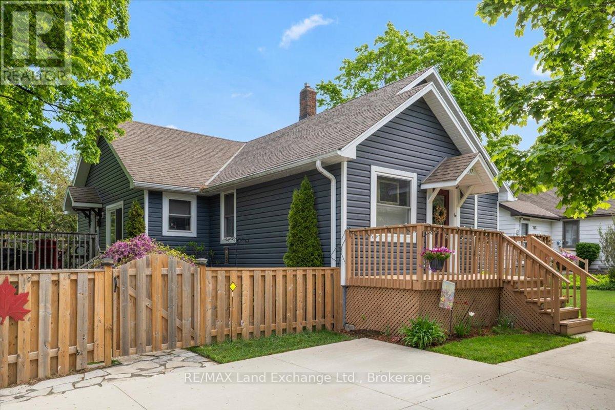 737 Green Street, Saugeen Shores, Ontario  N0H 2C4 - Photo 2 - X12907278