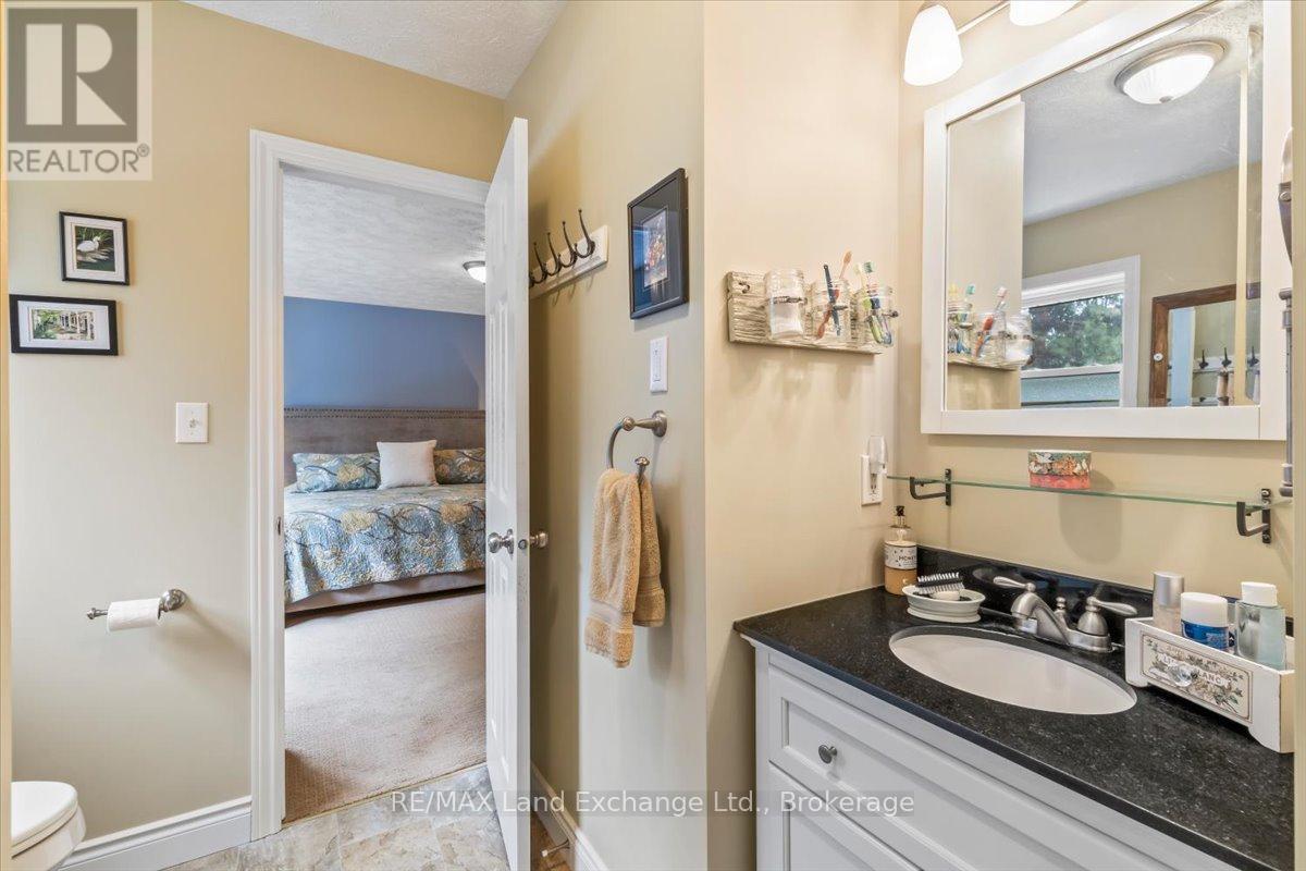737 Green Street, Saugeen Shores, Ontario  N0H 2C4 - Photo 18 - X12907278