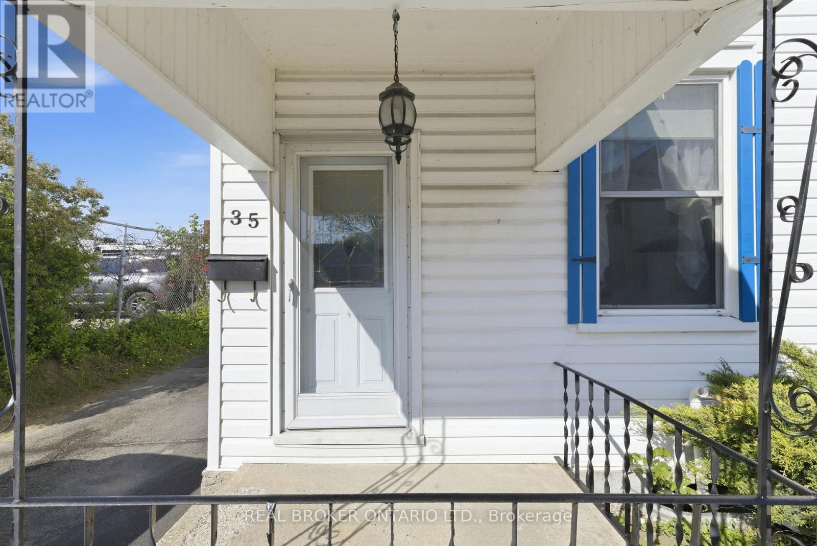 35 Victoria Street, Carleton Place, Ontario K7C 2W2 - Photo 2 - X13210680