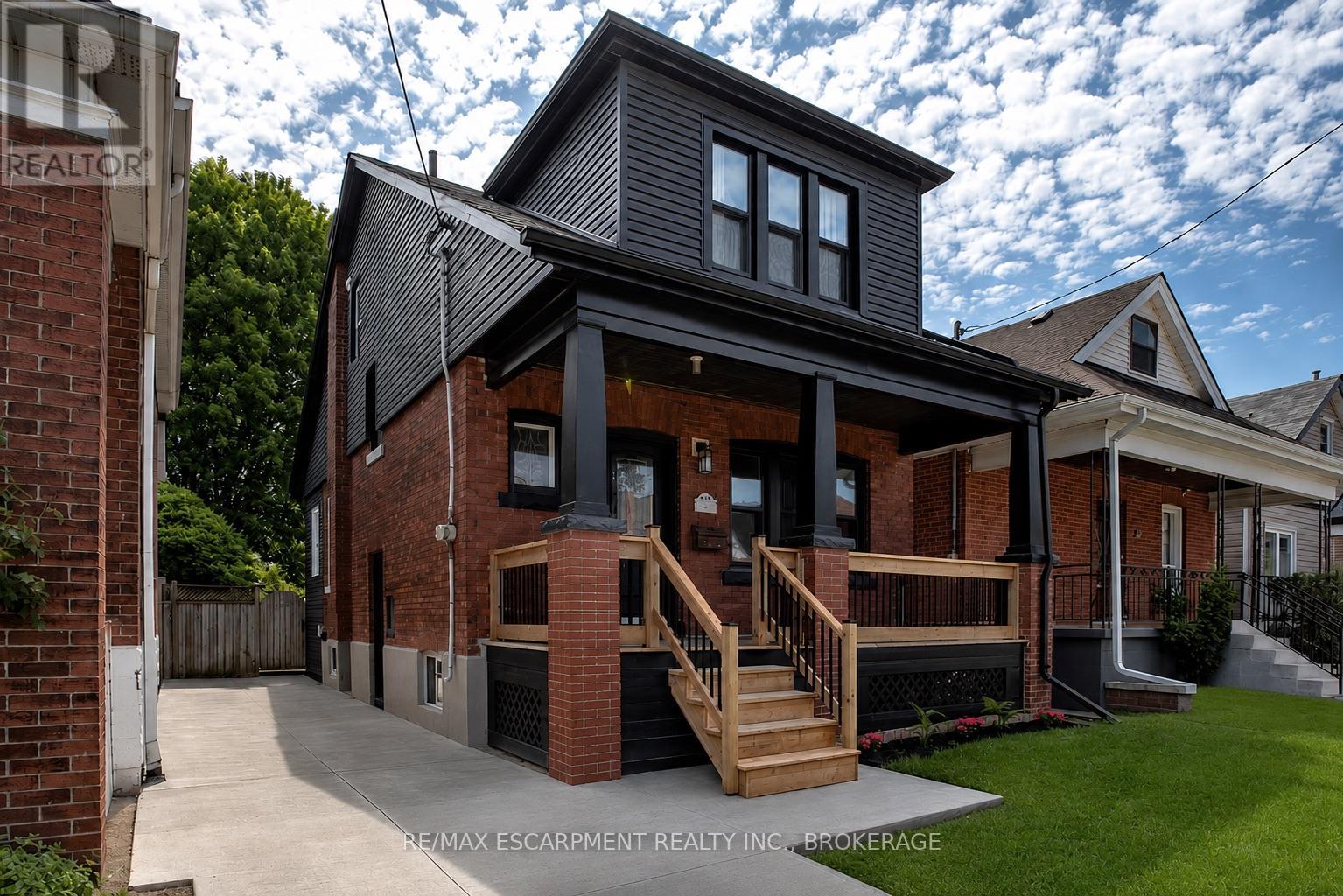 106 Grosvenor Avenue N, Hamilton, Ontario  L8L 7S6 - Photo 1 - X13210556