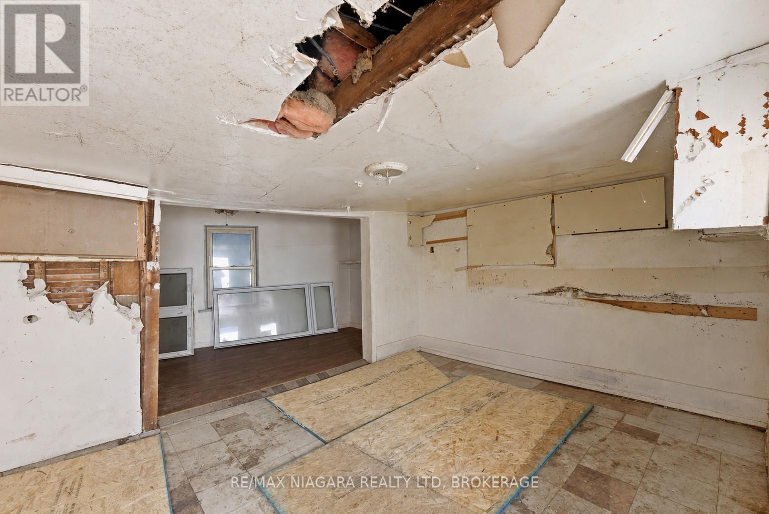 6043 Main Street, Niagara Falls, Ontario L2G 6A1 - Photo 31 - X13210770