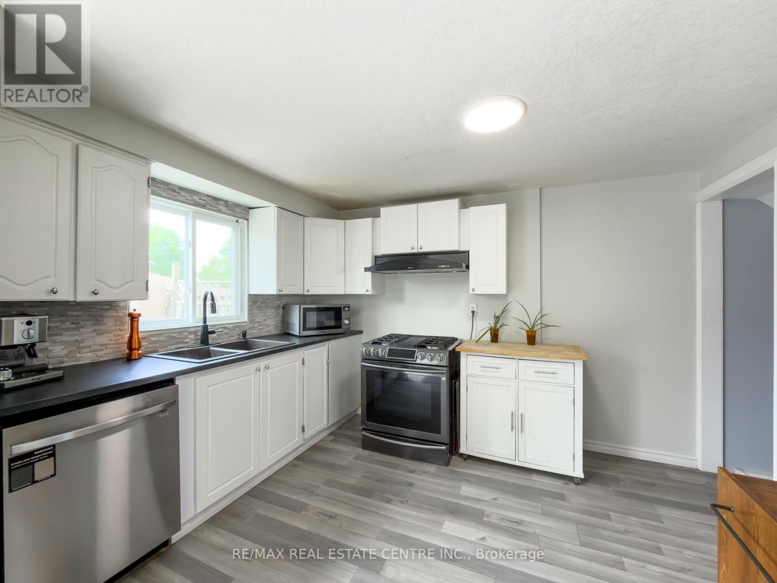724 Parkview Crescent, Cambridge, Ontario  N3H 4X9 - Photo 12 - X13210486