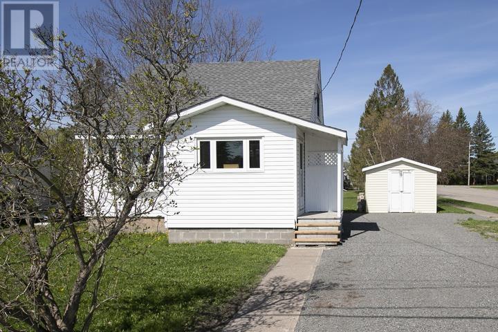 43 Weldon Ave, Sault Ste. Marie, Ontario  P6B 3C4 - Photo 2 - SM261218