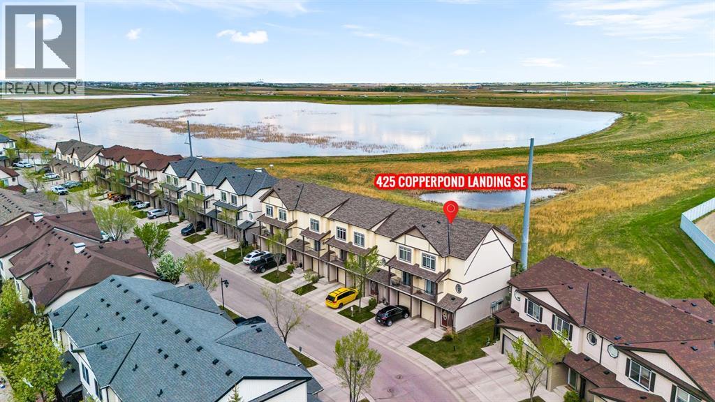 425 Copperpond Landing Se, Calgary, Alberta  T2Z 1G6 - Photo 3 - A2315813