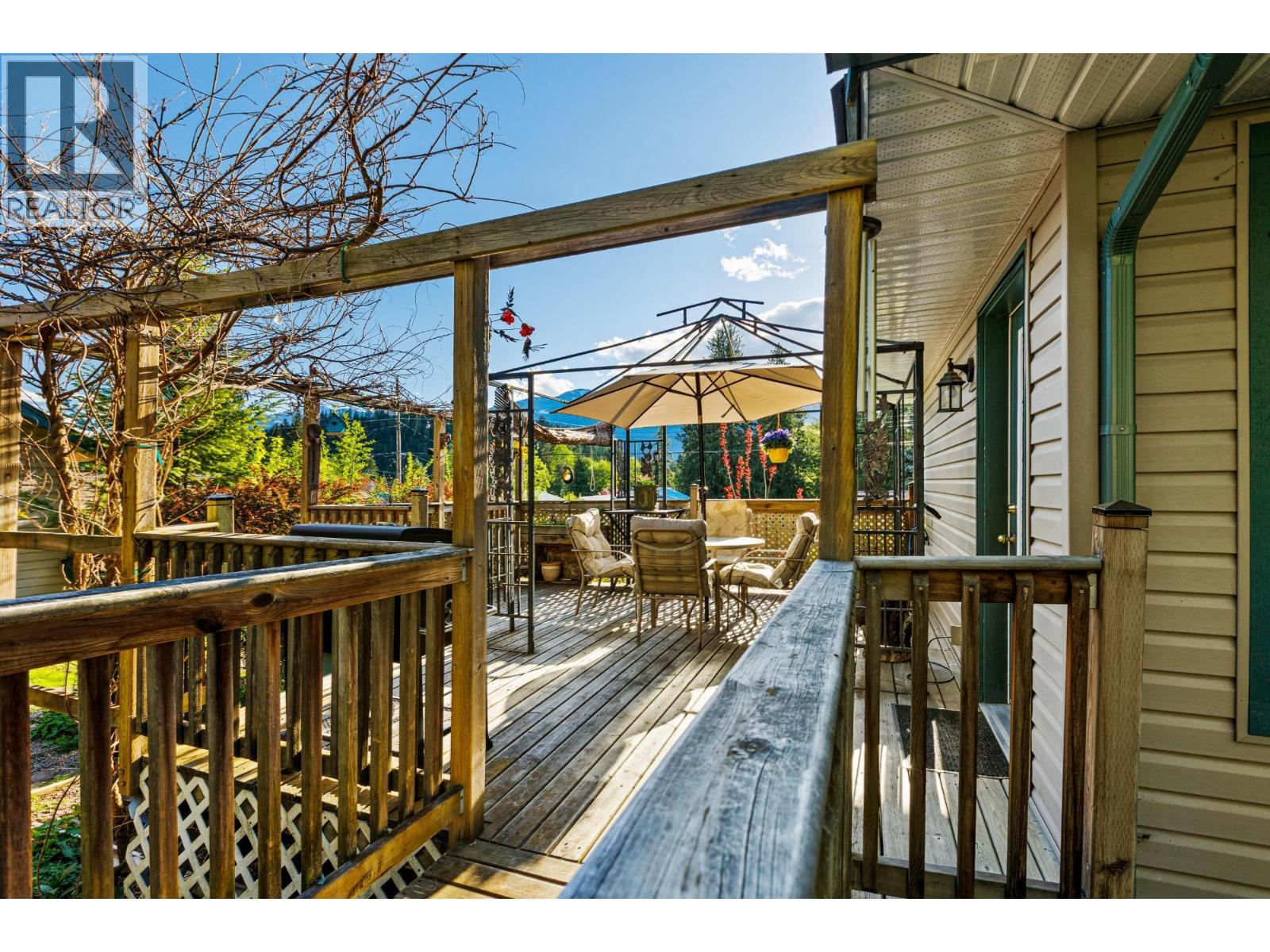 1420 Ainsworth Avenue, Riondel, British Columbia  V0B 2B0 - Photo 9 - 10389146