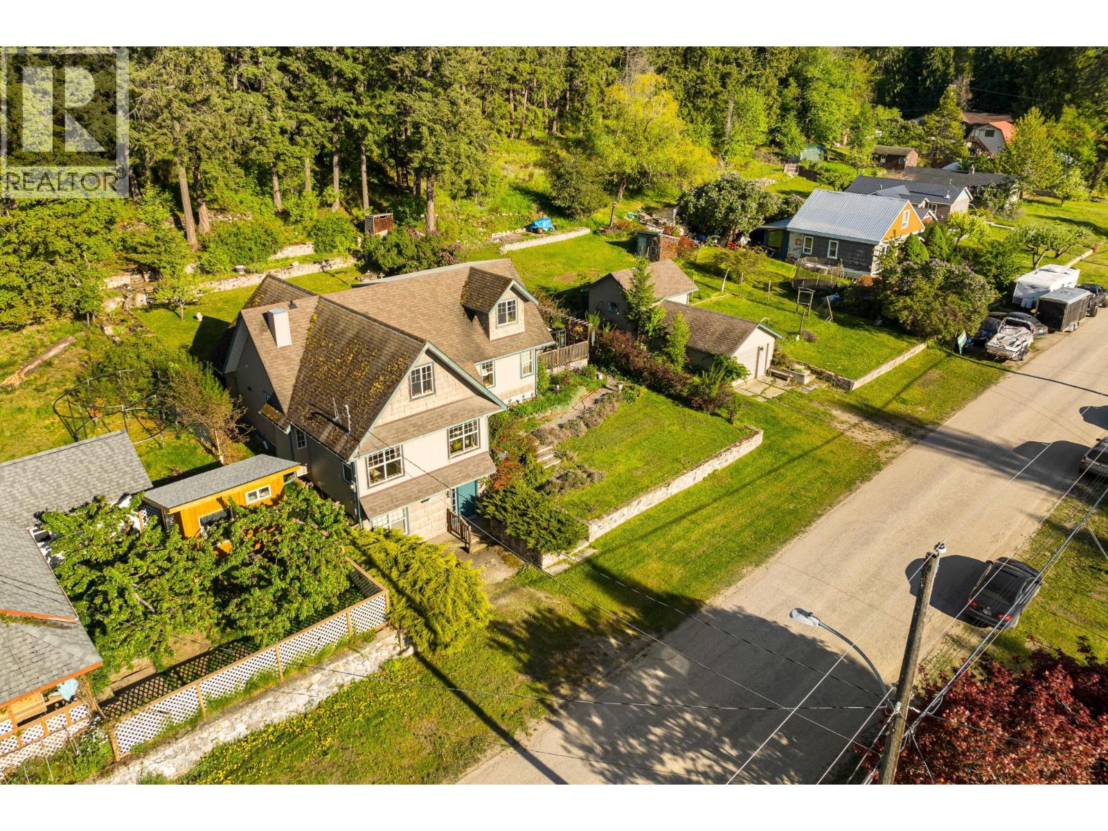 1420 Ainsworth Avenue, Riondel, British Columbia  V0B 2B0 - Photo 5 - 10389146