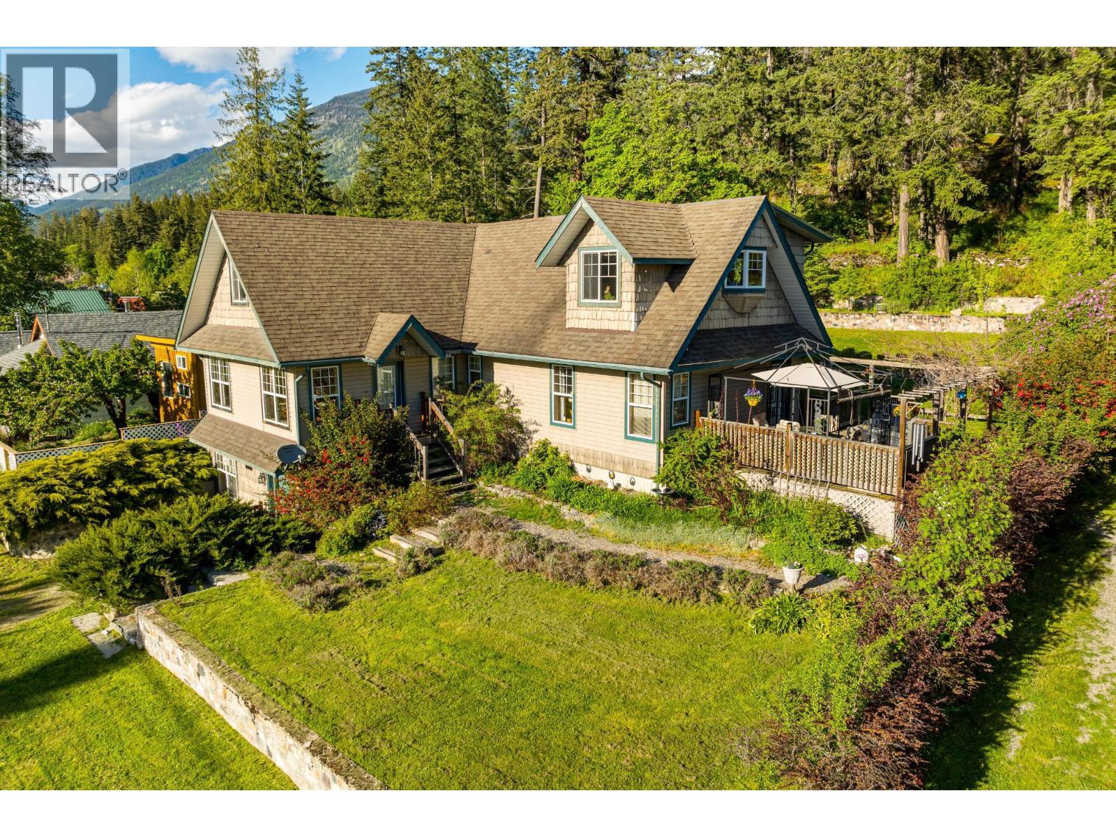 1420 Ainsworth Avenue, Riondel, British Columbia  V0B 2B0 - Photo 2 - 10389146