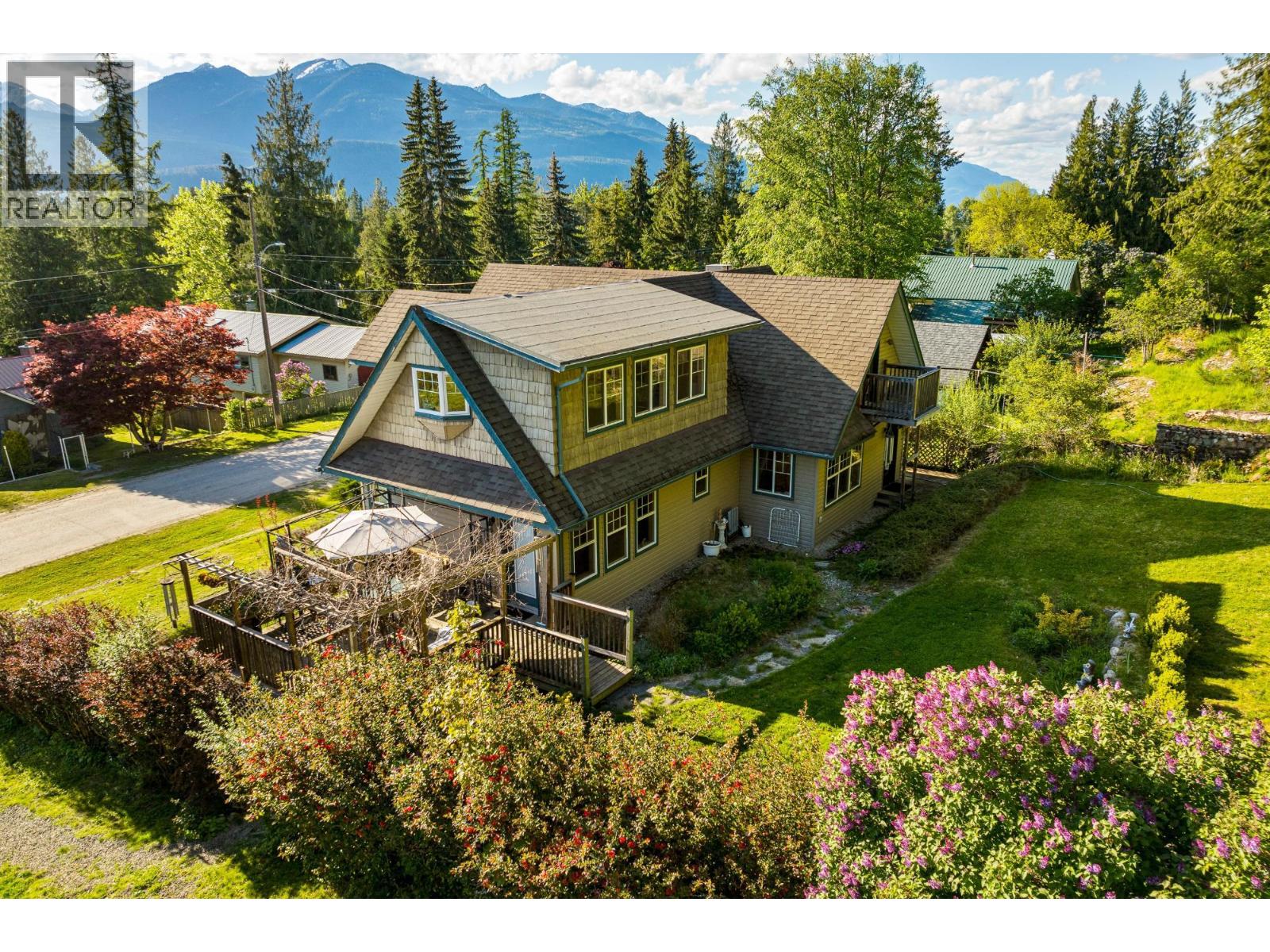 1420 Ainsworth Avenue, Riondel, British Columbia  V0B 2B0 - Photo 3 - 10389146