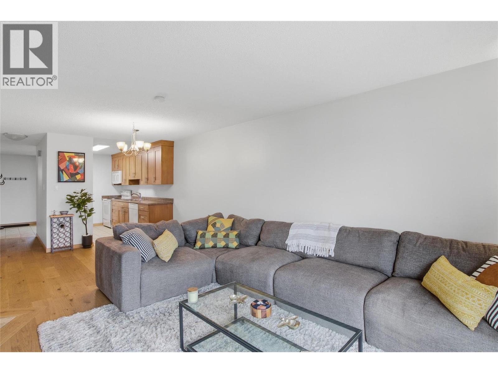 1750 Summit Drive Unit# 82, Kamloops, British Columbia  V2E 1Y1 - Photo 4 - 10389331