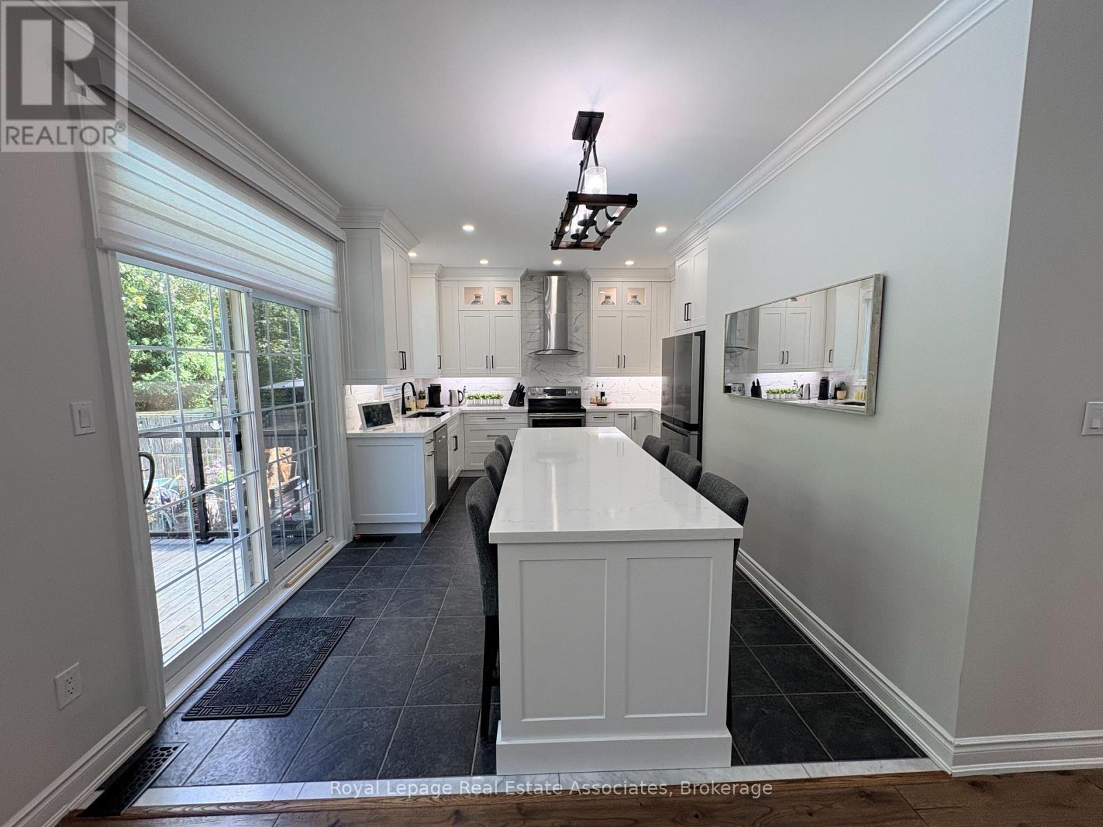 273 Duskywing Way, Oakville, Ontario  L6L 6X5 - Photo 10 - W12878230