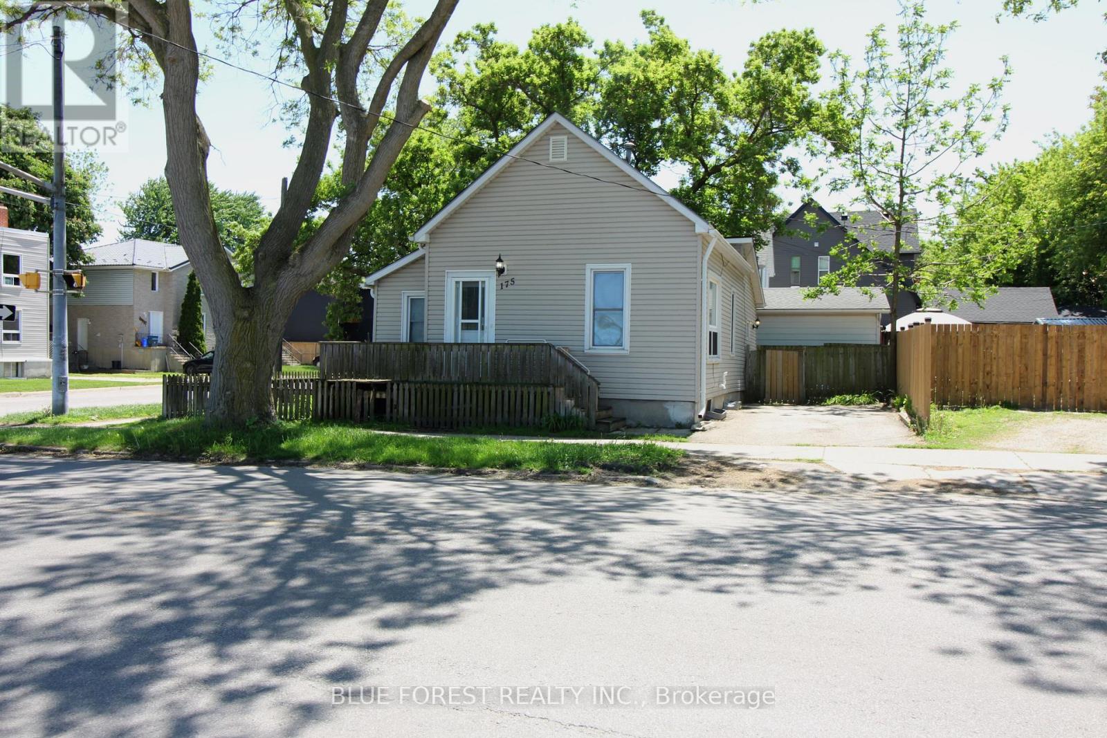 175 Davis Street, Sarnia, Ontario  N7T 1A5 - Photo 3 - X13207474