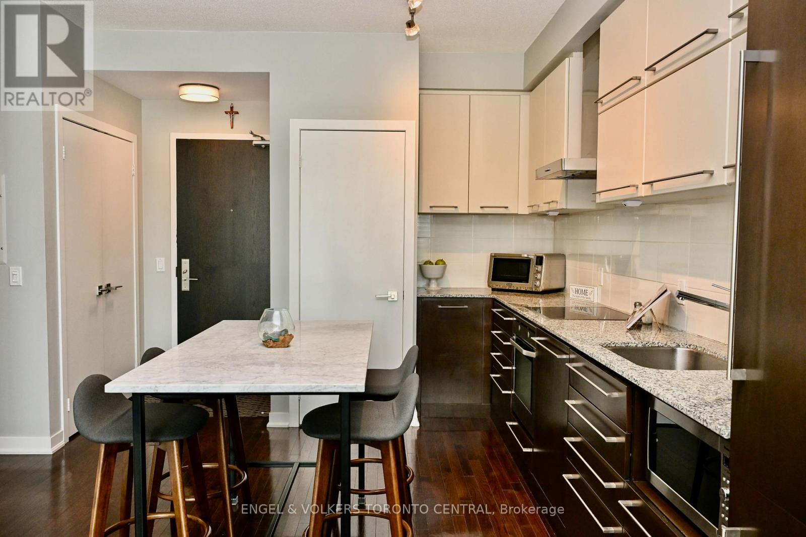 2504 - 770 Bay Street, Toronto, Ontario  M5G 0A6 - Photo 10 - C13210742