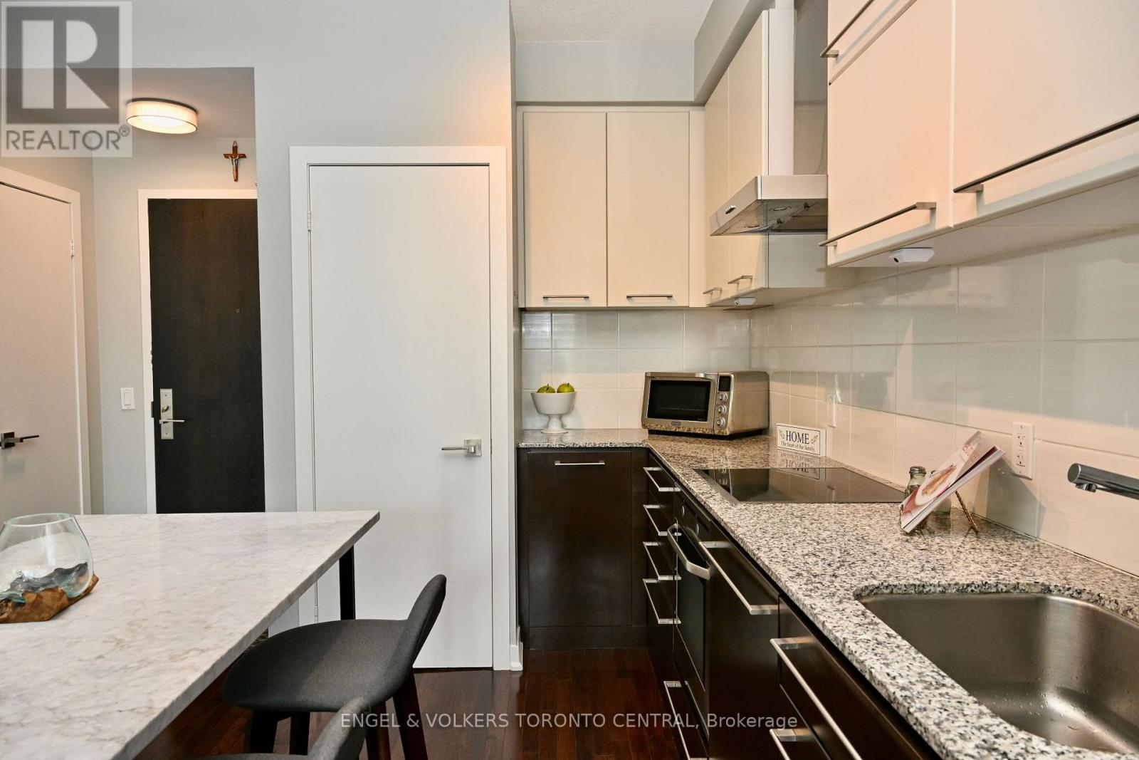 2504 - 770 Bay Street, Toronto, Ontario  M5G 0A6 - Photo 11 - C13210742