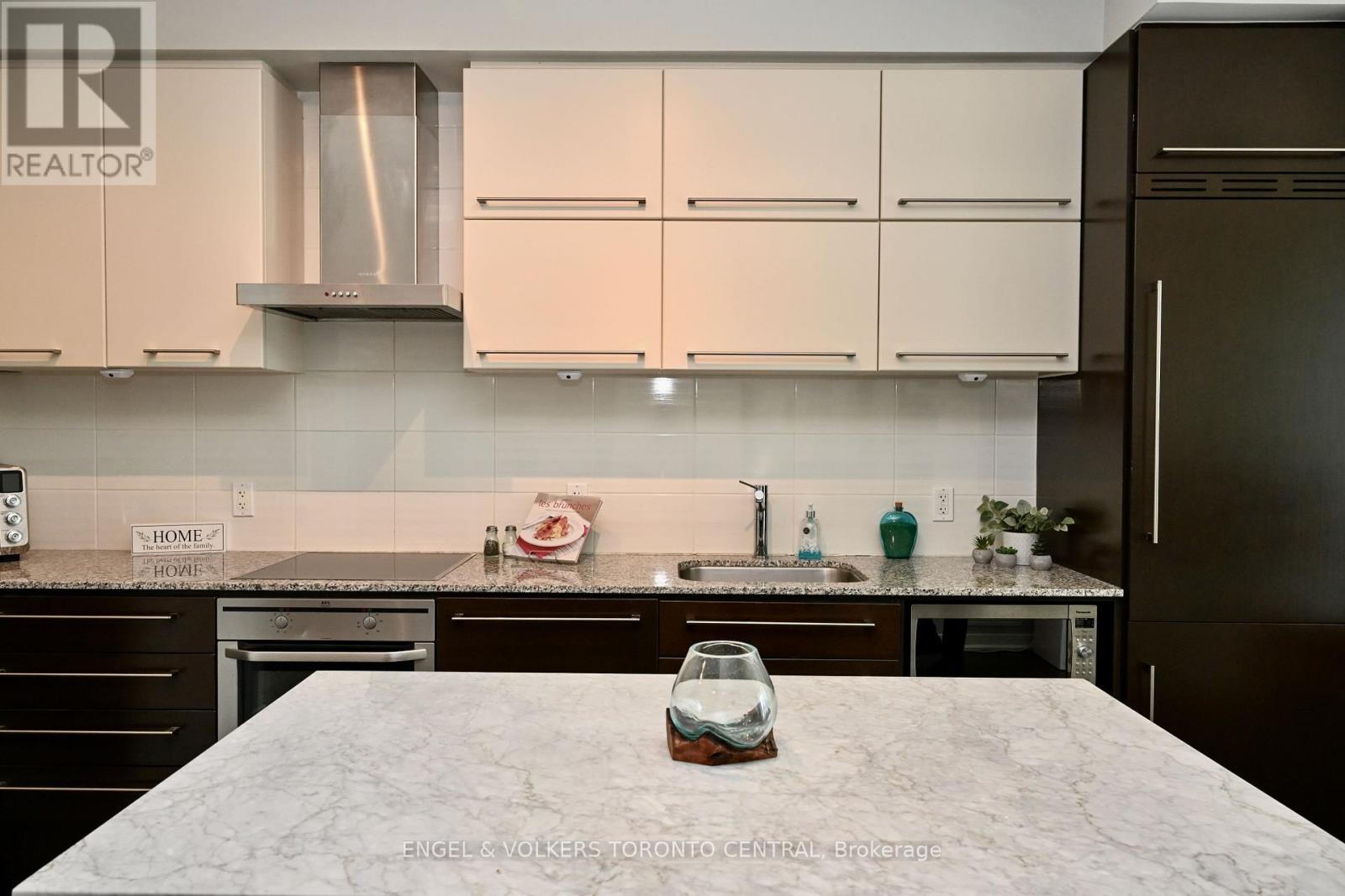 2504 - 770 Bay Street, Toronto, Ontario  M5G 0A6 - Photo 12 - C13210742