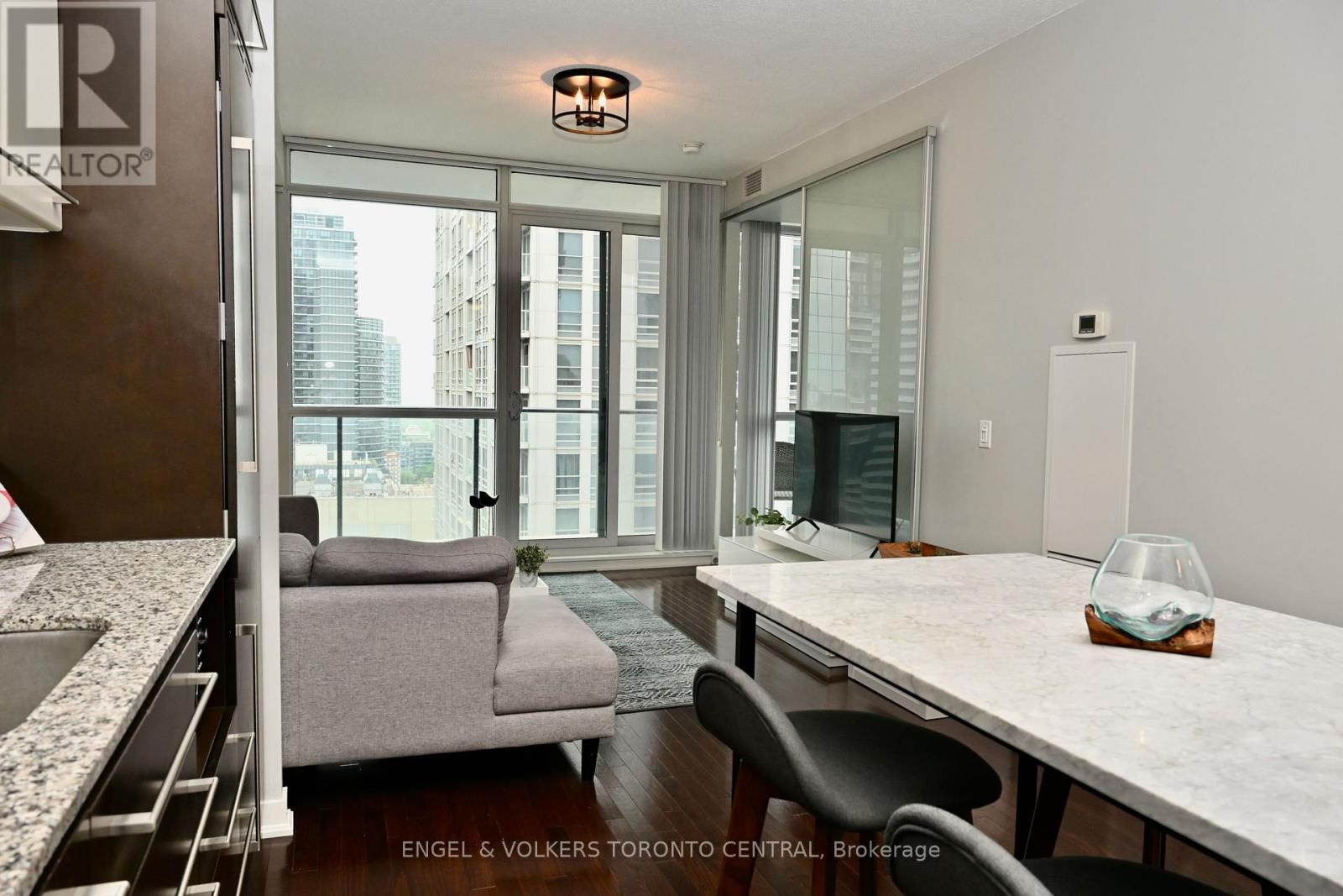 2504 - 770 Bay Street, Toronto, Ontario  M5G 0A6 - Photo 13 - C13210742