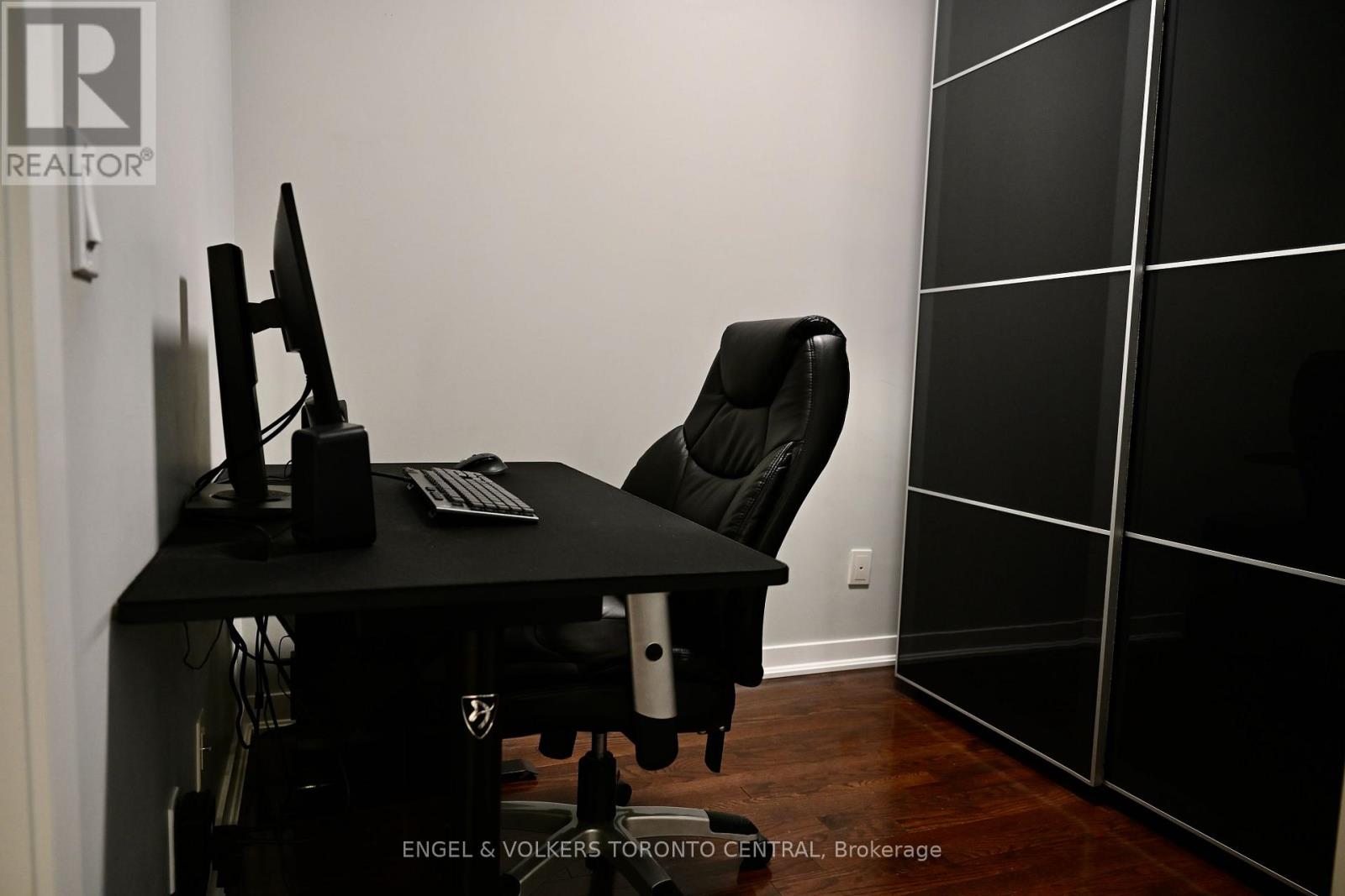 2504 - 770 Bay Street, Toronto, Ontario  M5G 0A6 - Photo 26 - C13210742