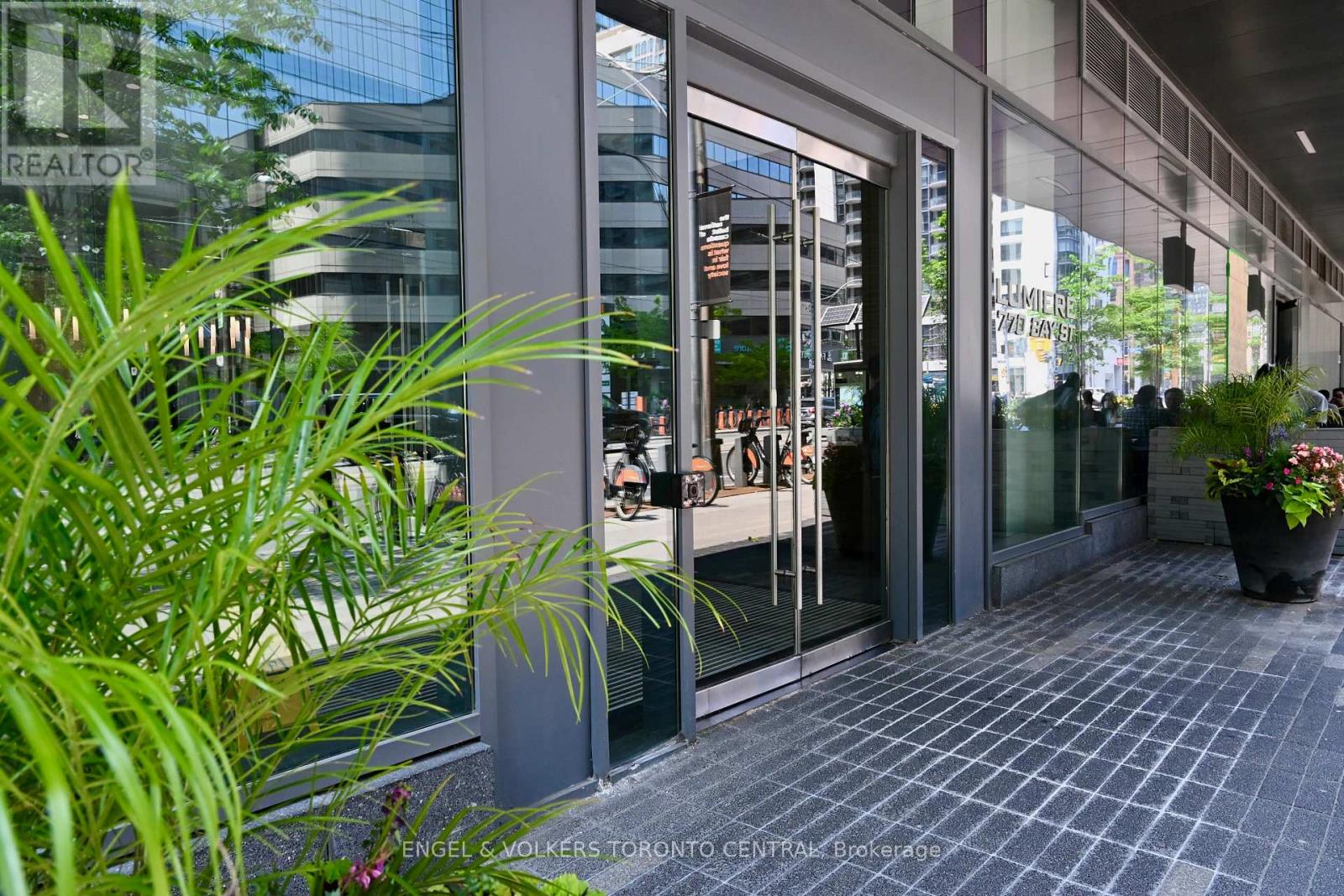2504 - 770 Bay Street, Toronto, Ontario  M5G 0A6 - Photo 3 - C13210742