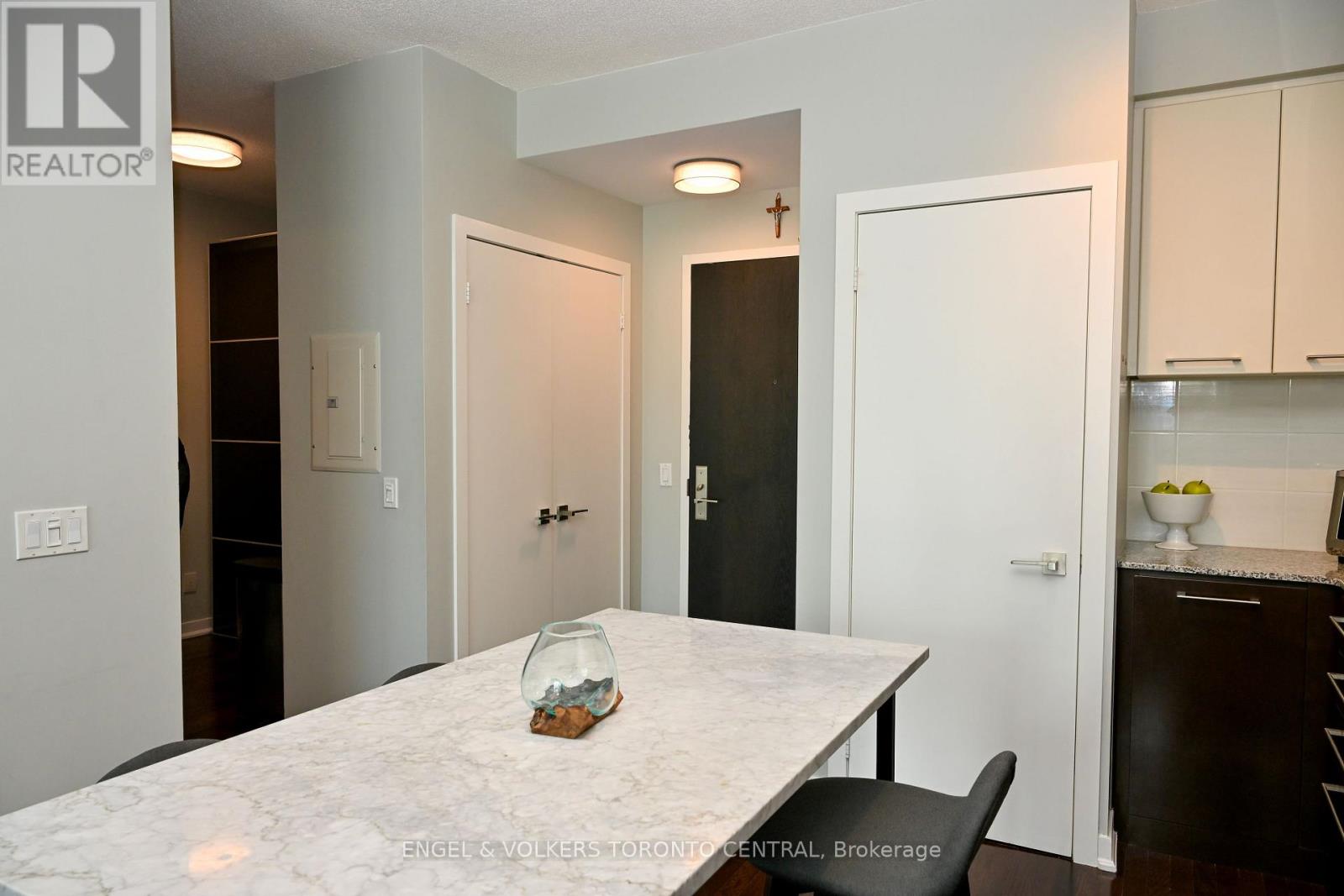2504 - 770 Bay Street, Toronto, Ontario  M5G 0A6 - Photo 8 - C13210742