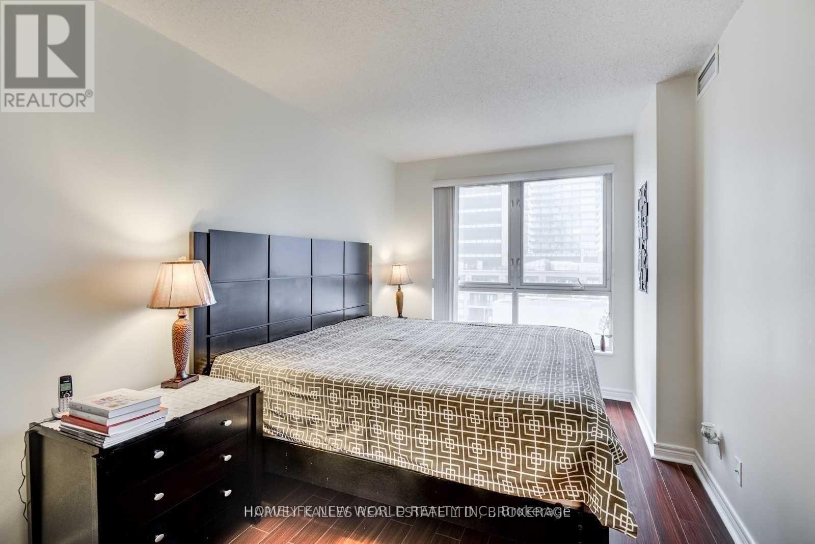 2001 - 55 Bloor Street E, Toronto, Ontario  M4W 3W6 - Photo 16 - C13210756