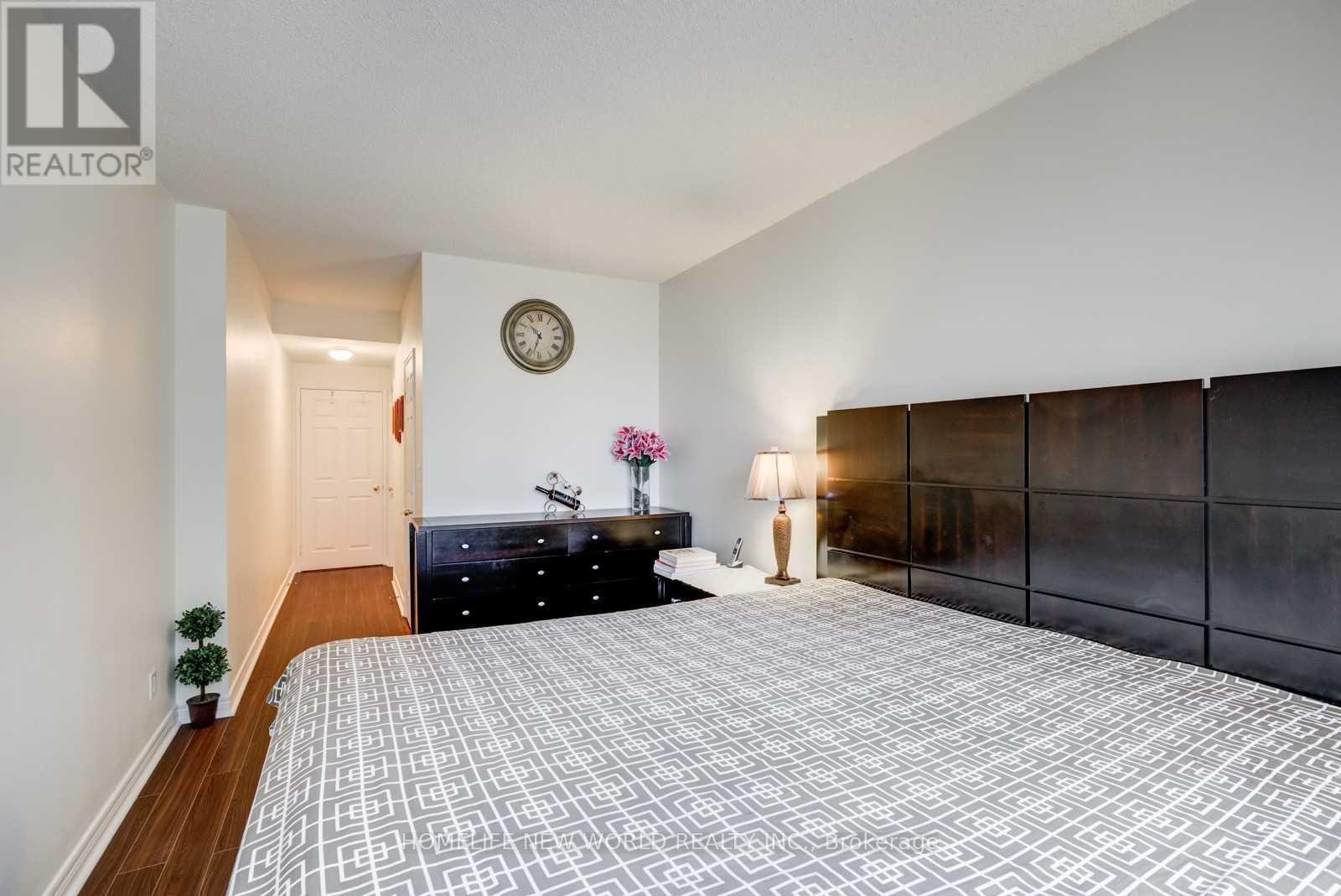 2001 - 55 Bloor Street E, Toronto, Ontario  M4W 3W6 - Photo 18 - C13210756