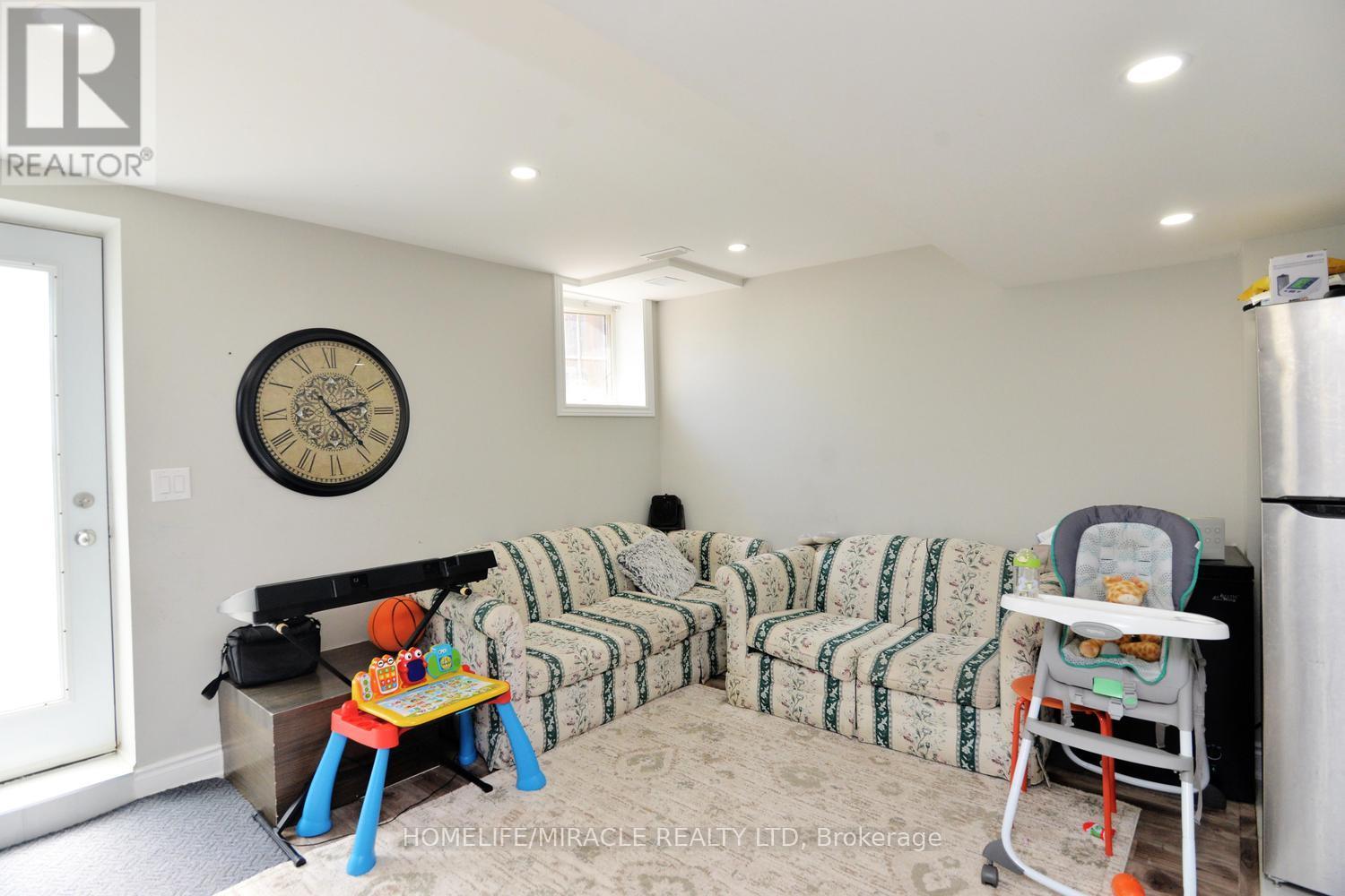8 Robert Parkinson Drive, Brampton, Ontario  L7A 0Y3 - Photo 38 - W13209658