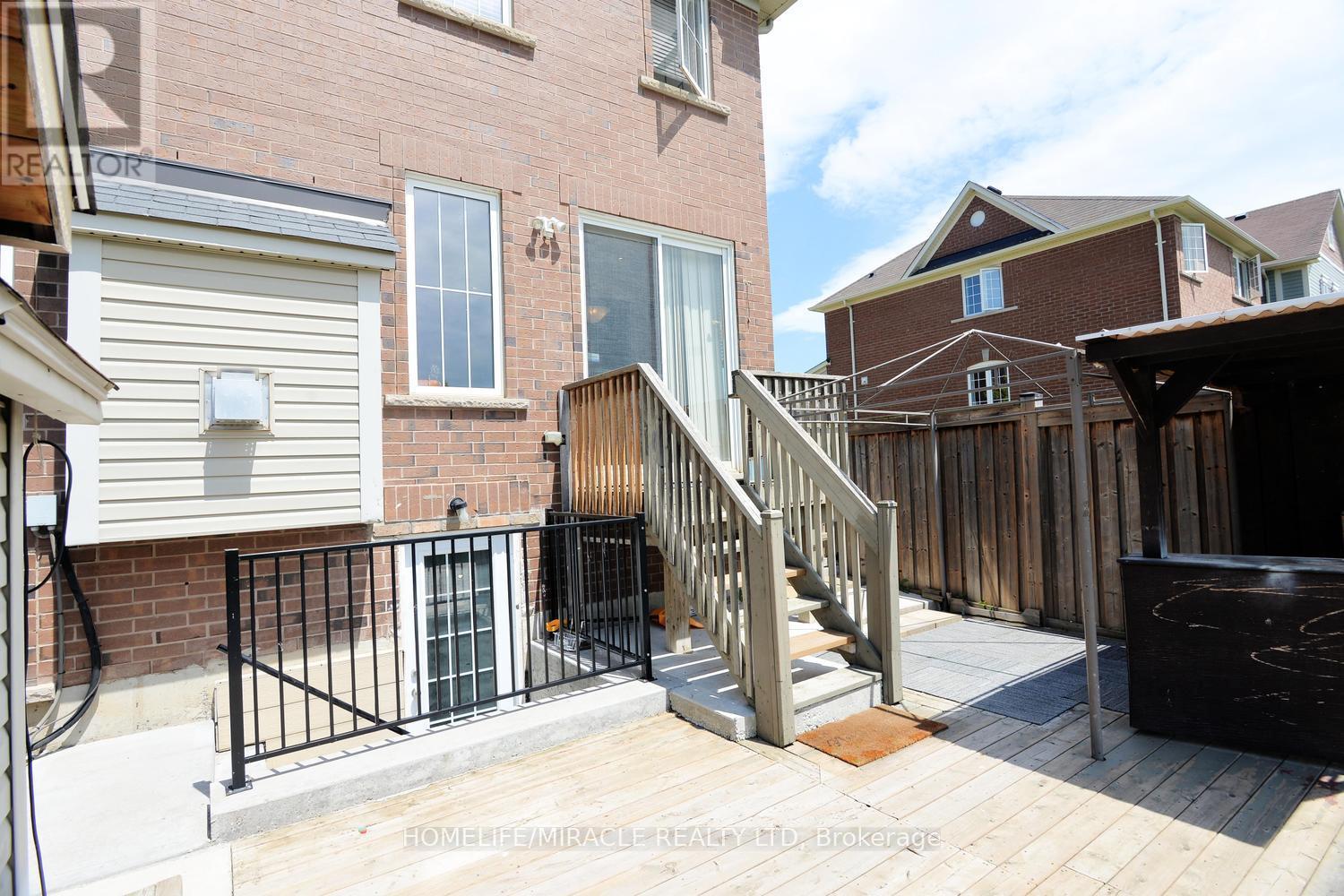 8 Robert Parkinson Drive, Brampton, Ontario  L7A 0Y3 - Photo 49 - W13209658