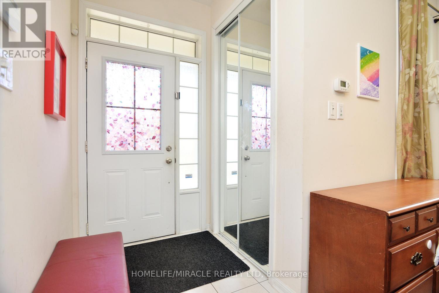 8 Robert Parkinson Drive, Brampton, Ontario  L7A 0Y3 - Photo 5 - W13209658
