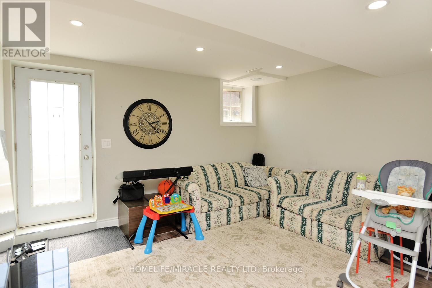 8 Robert Parkinson Drive, Brampton, Ontario  L7A 0Y3 - Photo 36 - W13209658