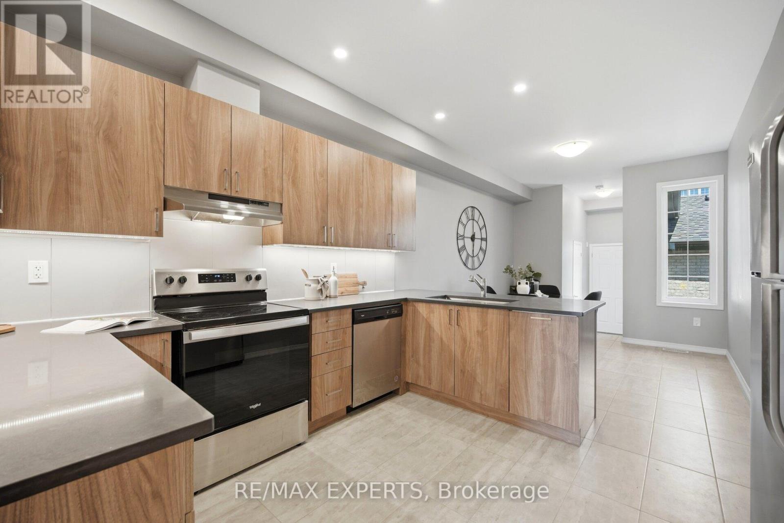 21 Hornchurch Street, Whitby, Ontario  L1P 0J3 - Photo 14 - E13210708