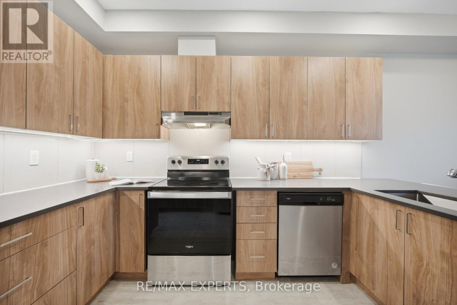 21 Hornchurch Street, Whitby, Ontario  L1P 0J3 - Photo 15 - E13210708
